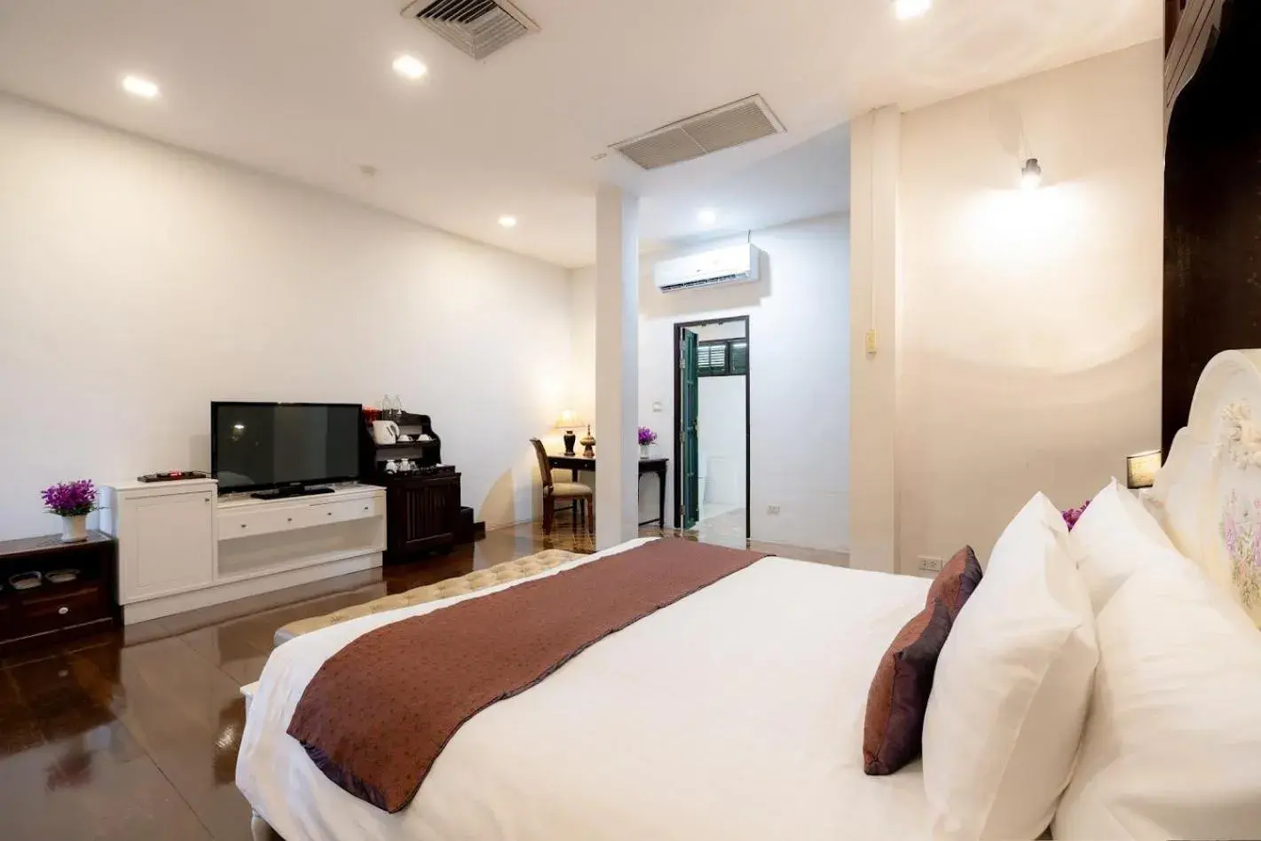 Queen Room in Cheva Gallery Boutique Hotel Queen Room in Cheva Gallery Boutique Hotel