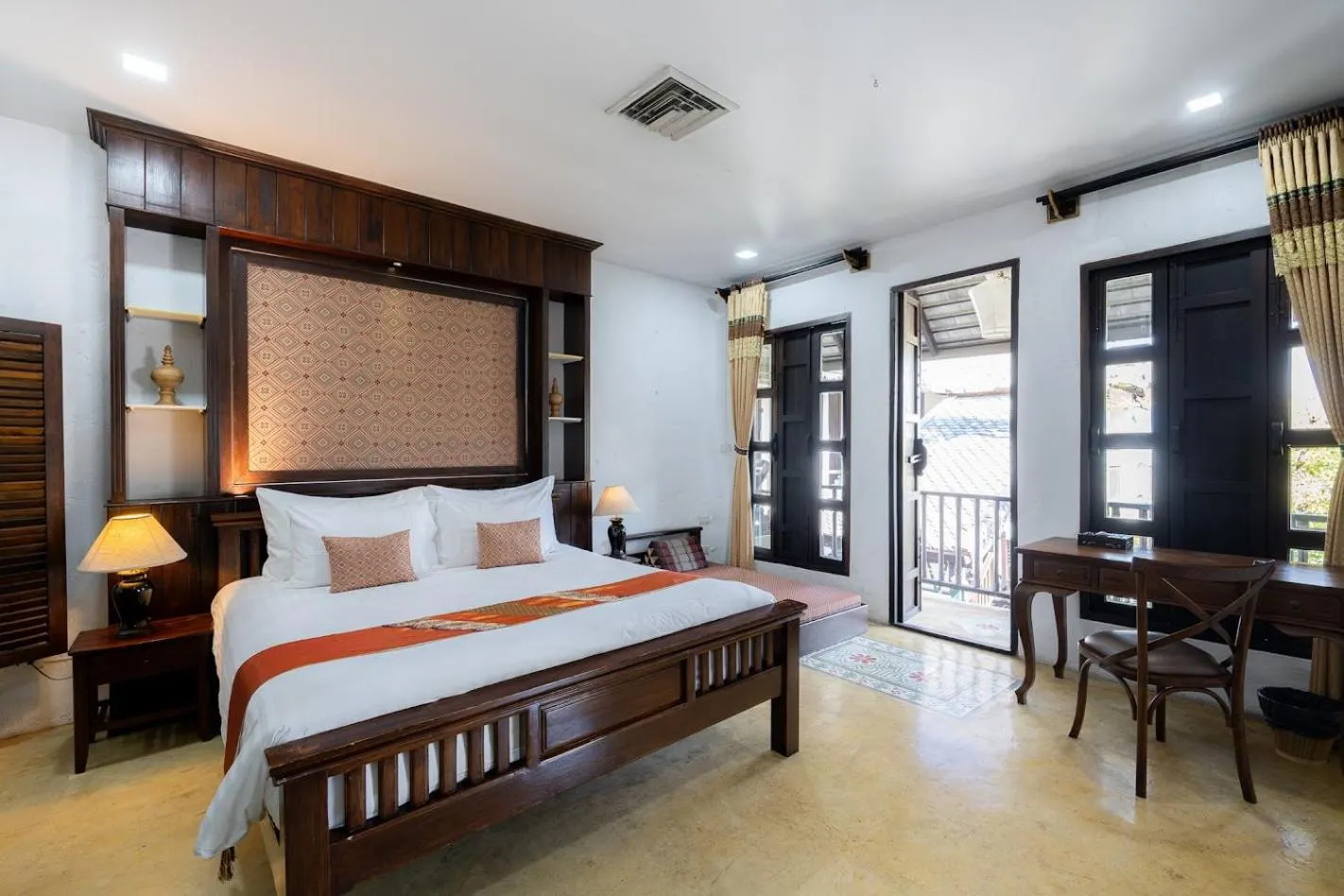 Bed in Cheva Gallery Boutique Hotel