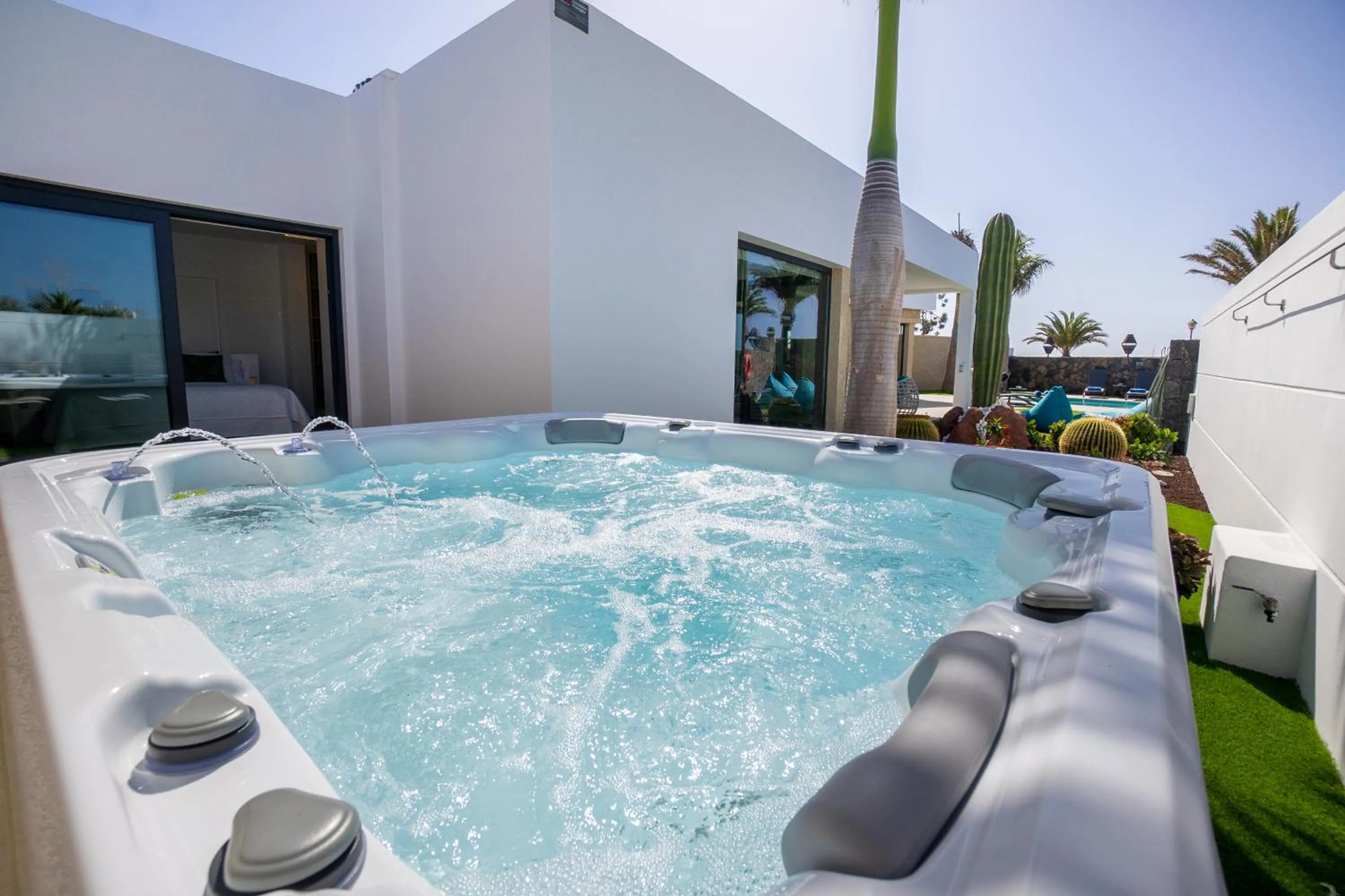 Hot Tub in Sea Breeze Villas Lapa and Claca