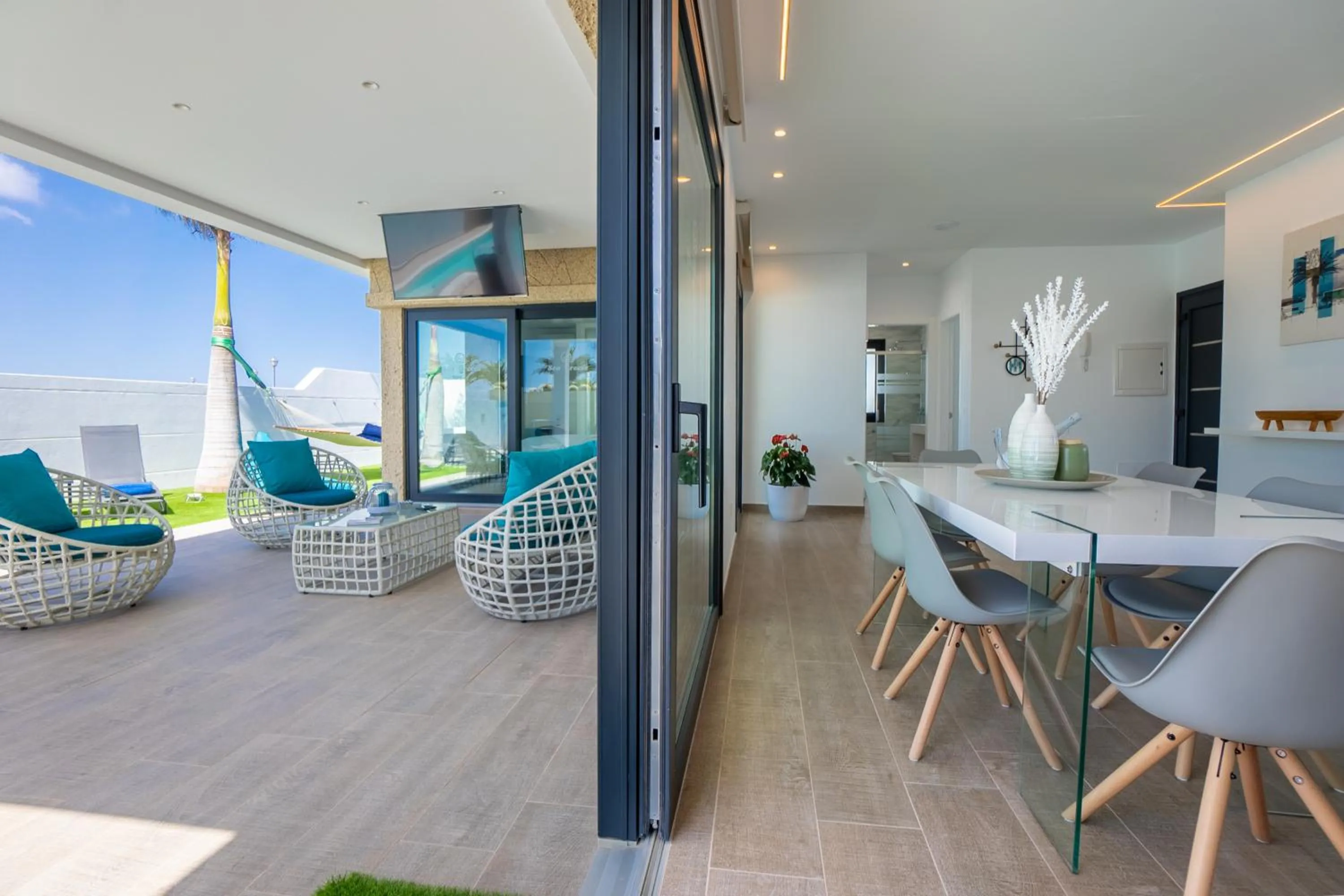 Balcony/Terrace in Sea Breeze Villas Lapa and Claca