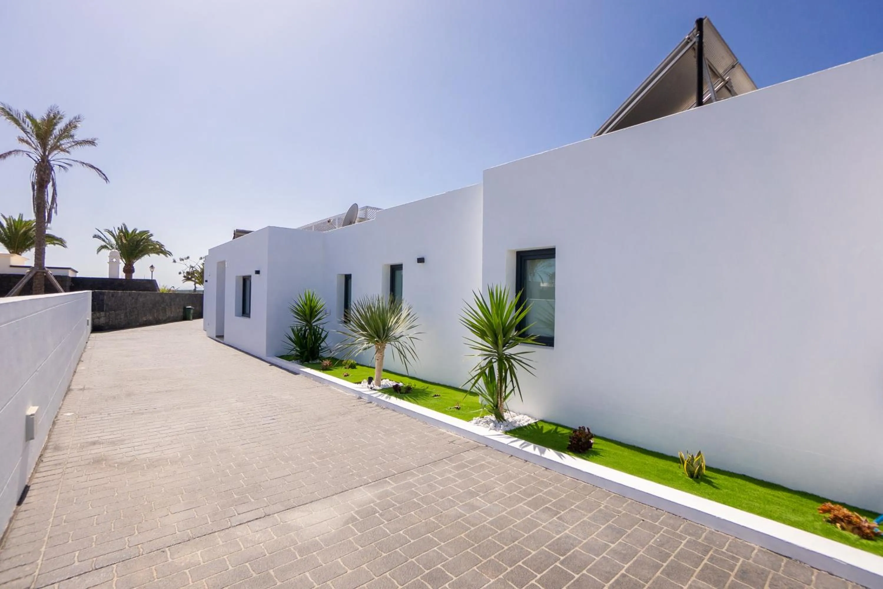 Facade/entrance in Sea Breeze Villas Lapa and Claca