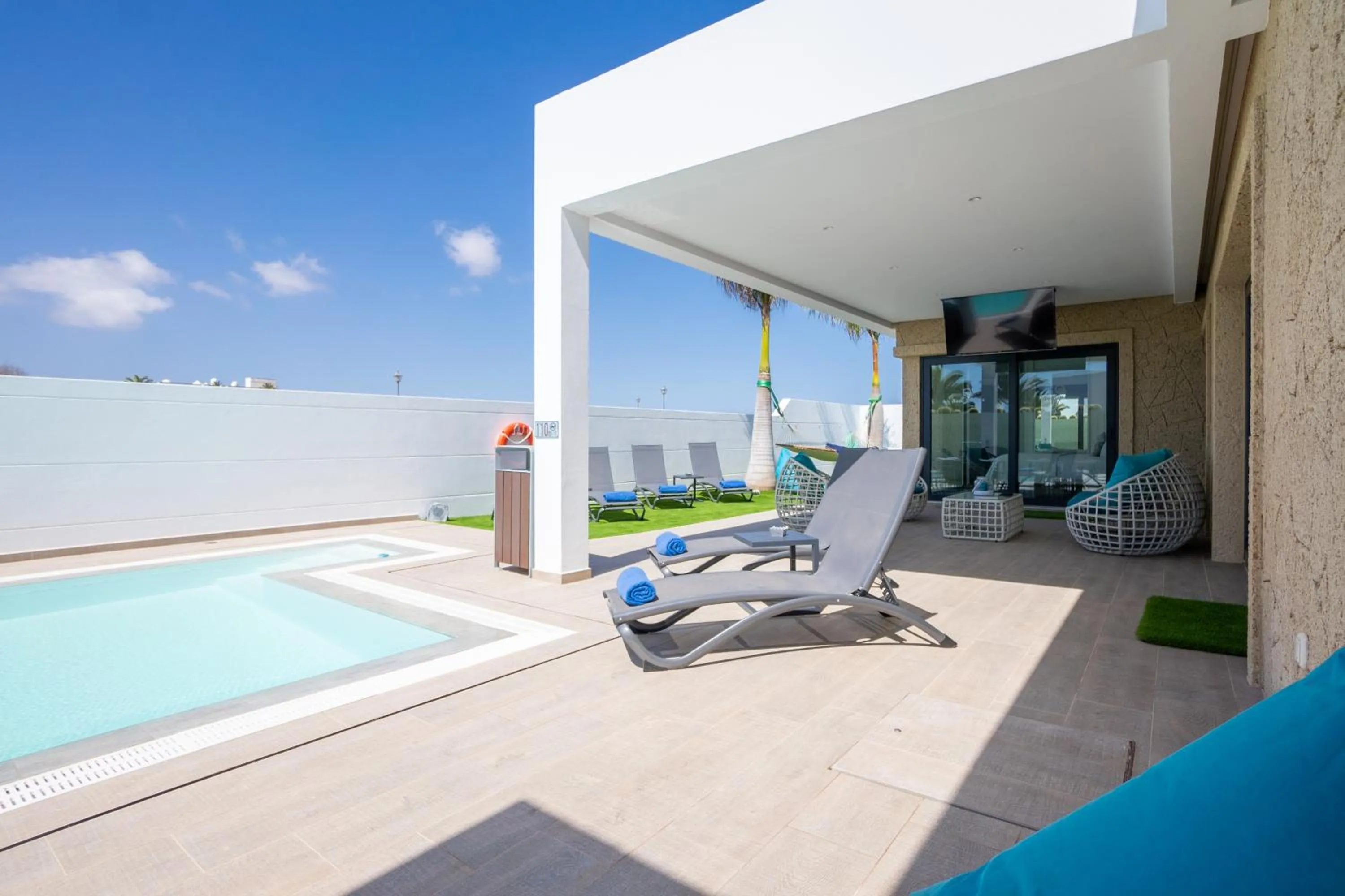Massage in Sea Breeze Villas Lapa and Claca