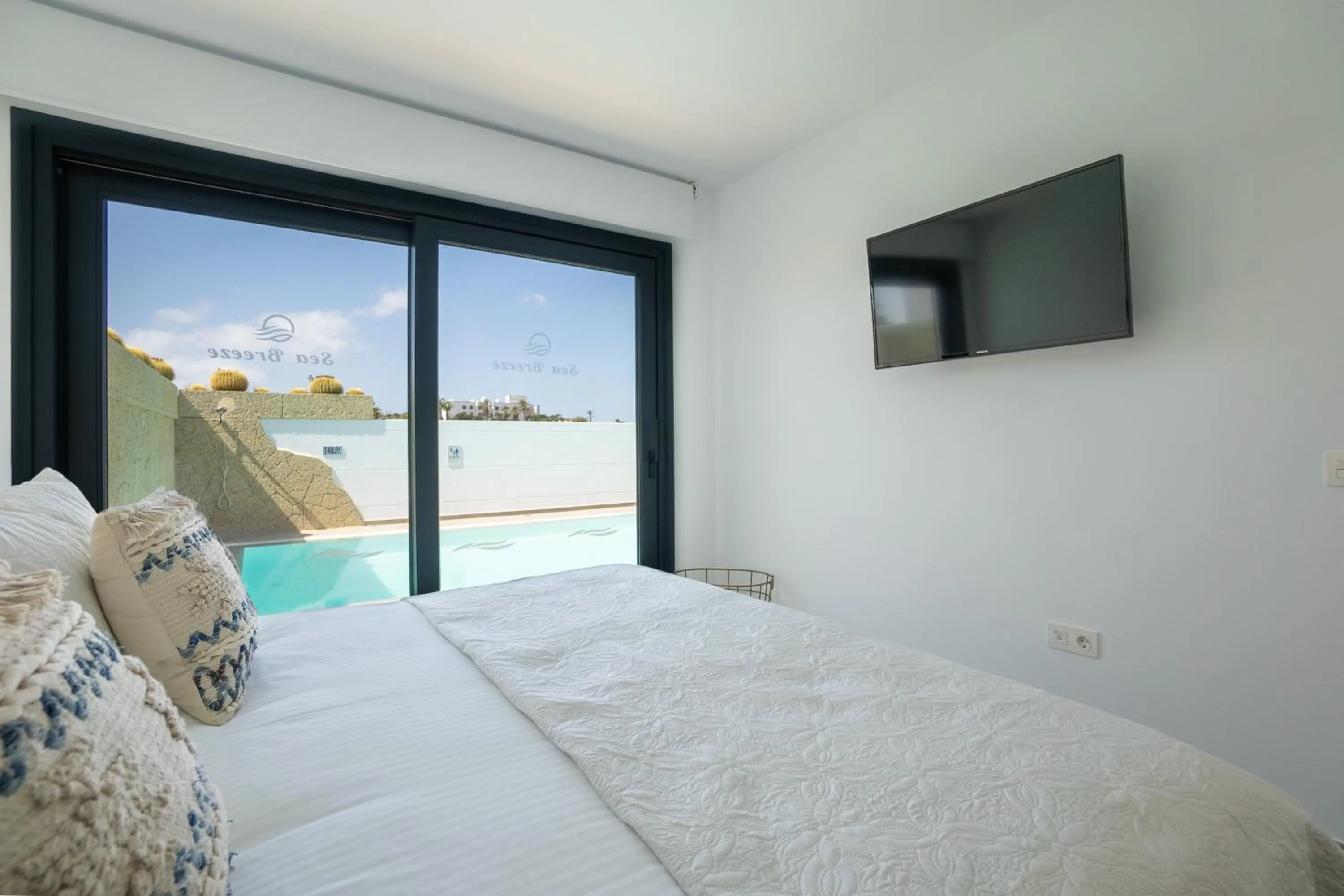 Bed in Sea Breeze Villas Lapa and Claca