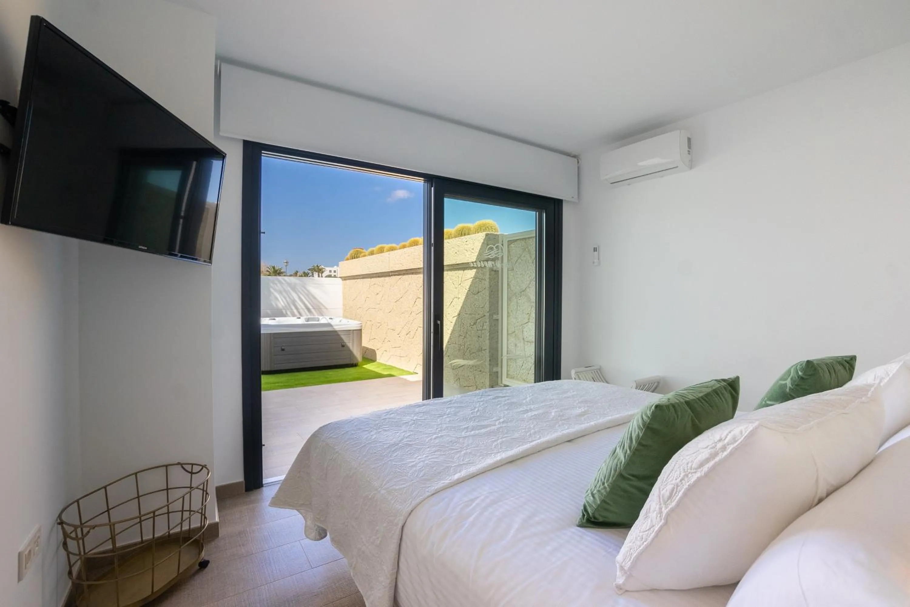 Photo of the whole room, Bed in Sea Breeze Villas Lapa and Claca