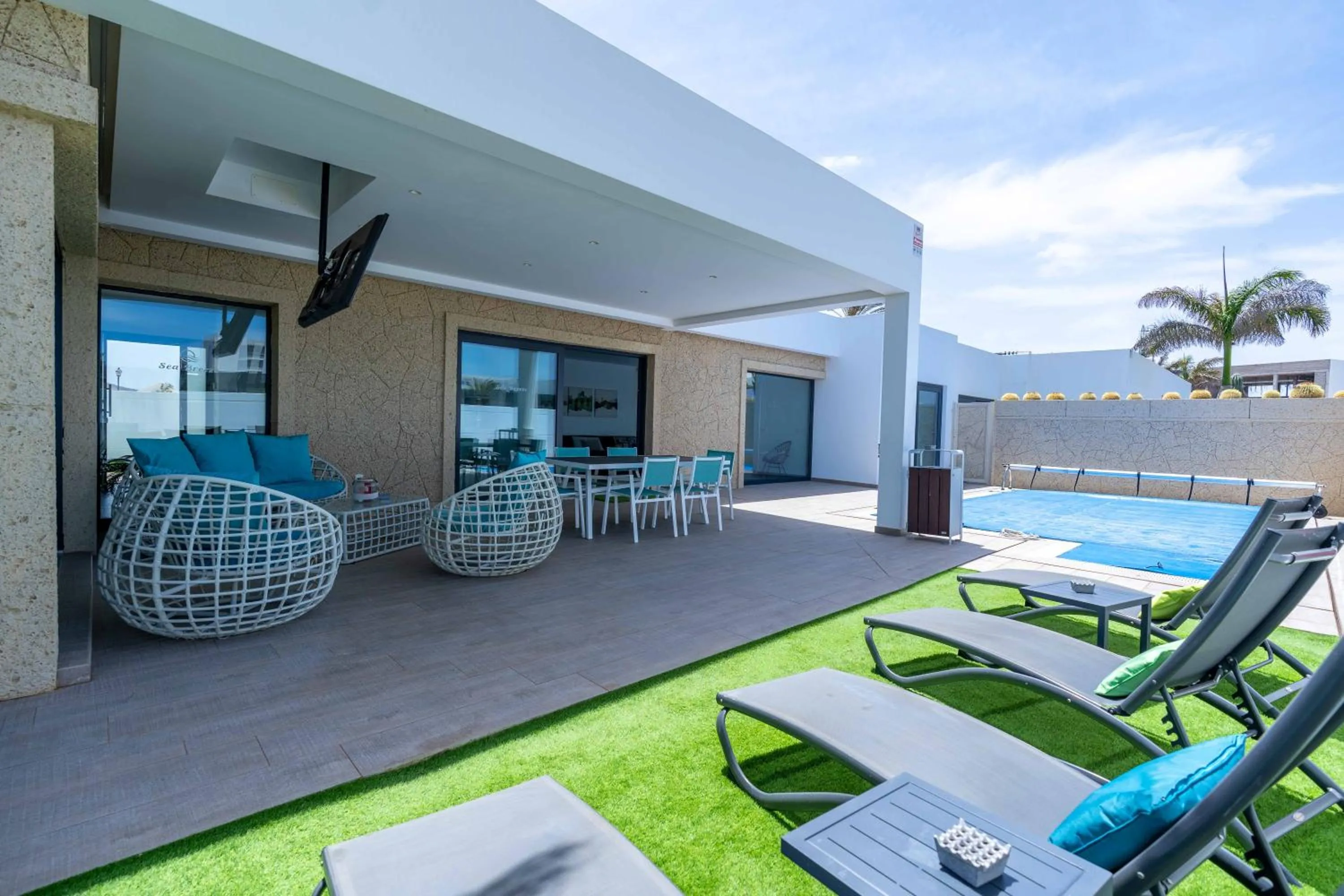 Sea Breeze Villas Lapa and Claca