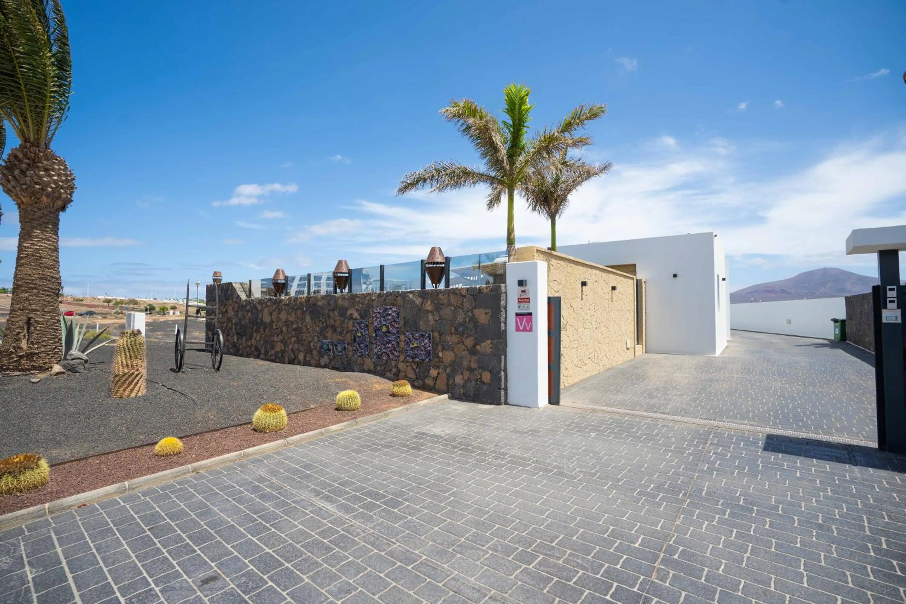 Facade/entrance in Sea Breeze Villas Lapa and Claca