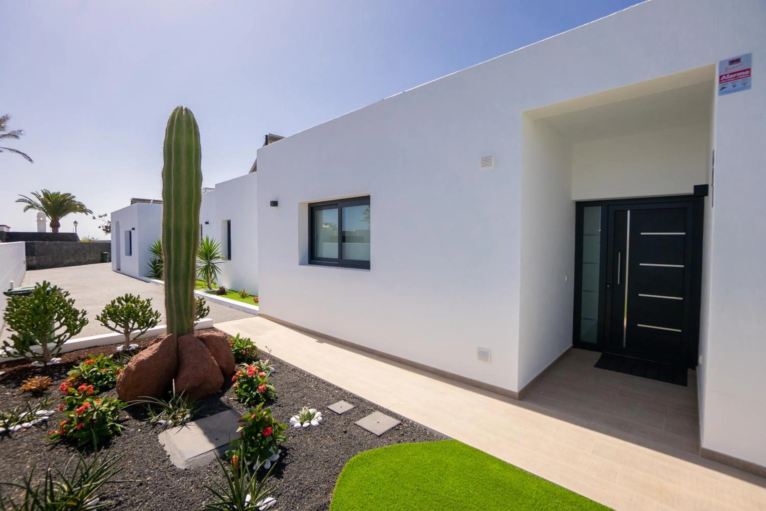 Facade/entrance in Sea Breeze Villas Lapa and Claca