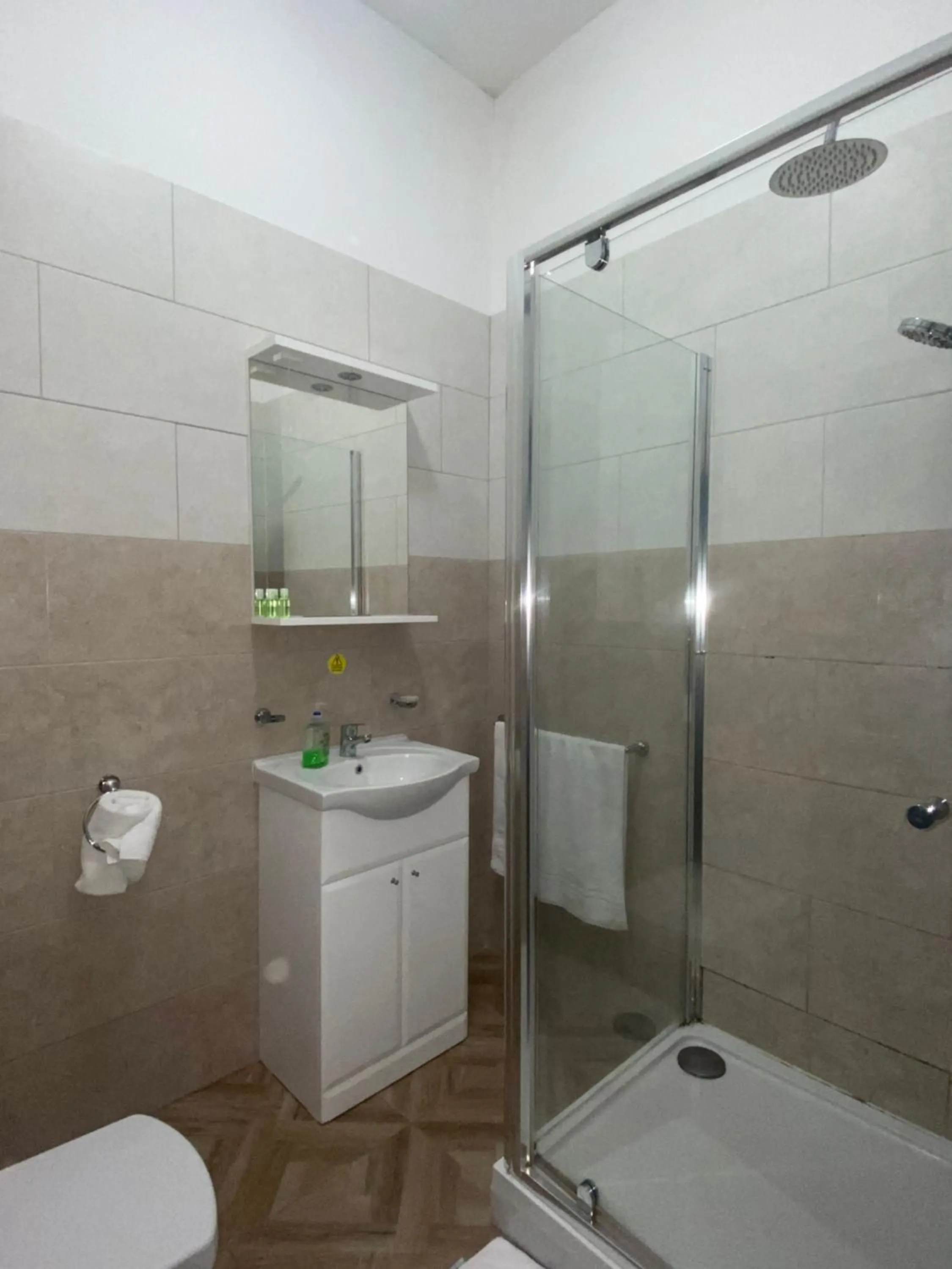 Shower in The Town Hotel