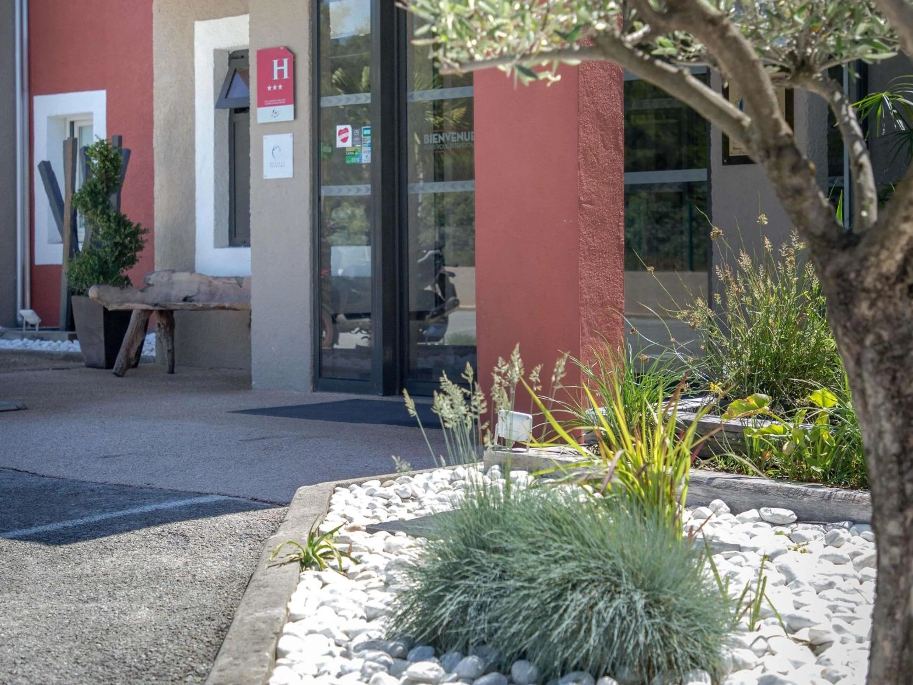 Property building in ibis Brignoles Provence Verte