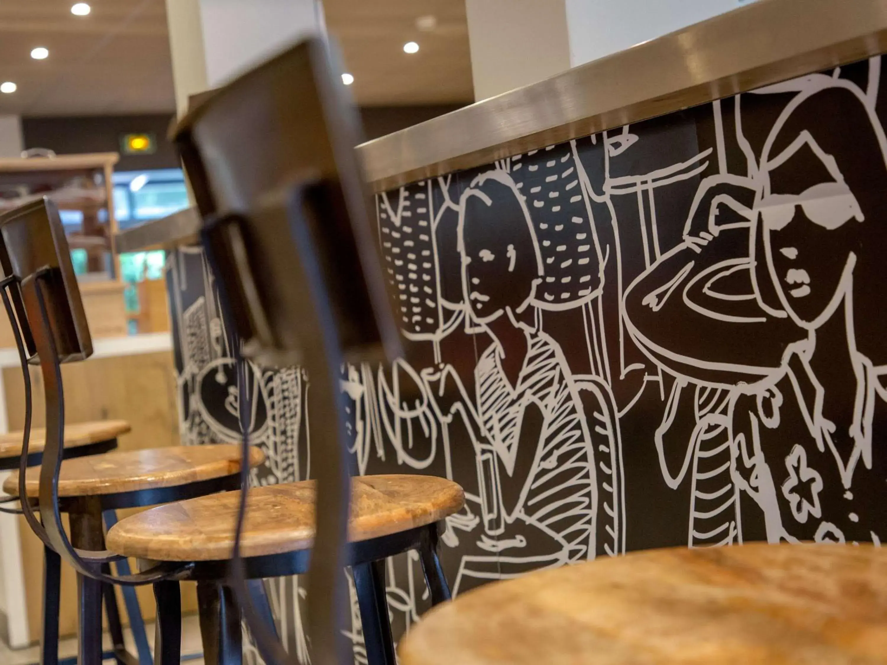 Lounge or bar in ibis Brignoles Provence Verte Lounge or bar in ibis Brignoles Provence Verte