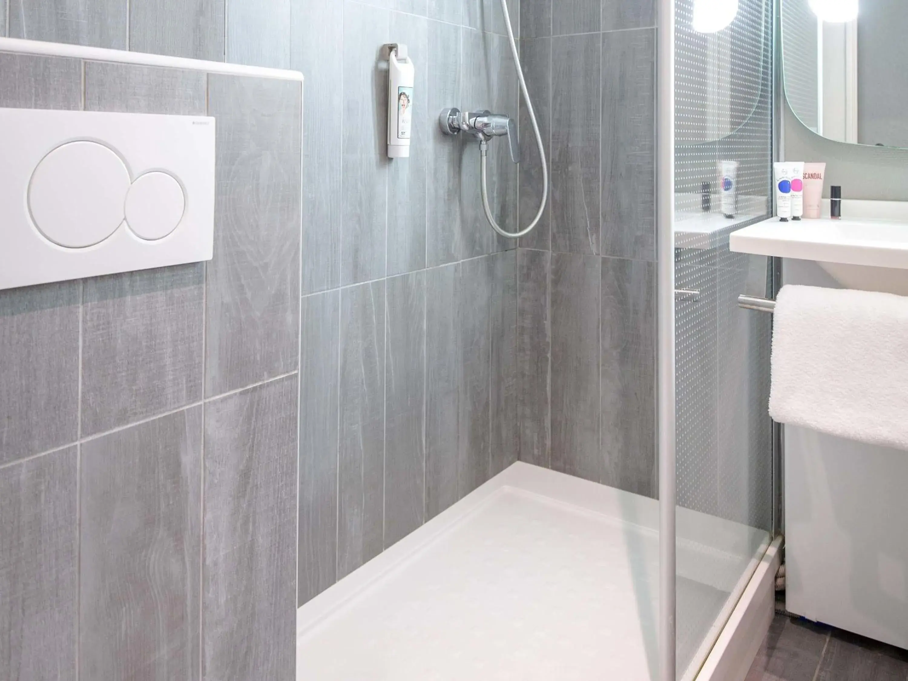 Bedroom in ibis Brignoles Provence Verte Bedroom in ibis Brignoles Provence Verte