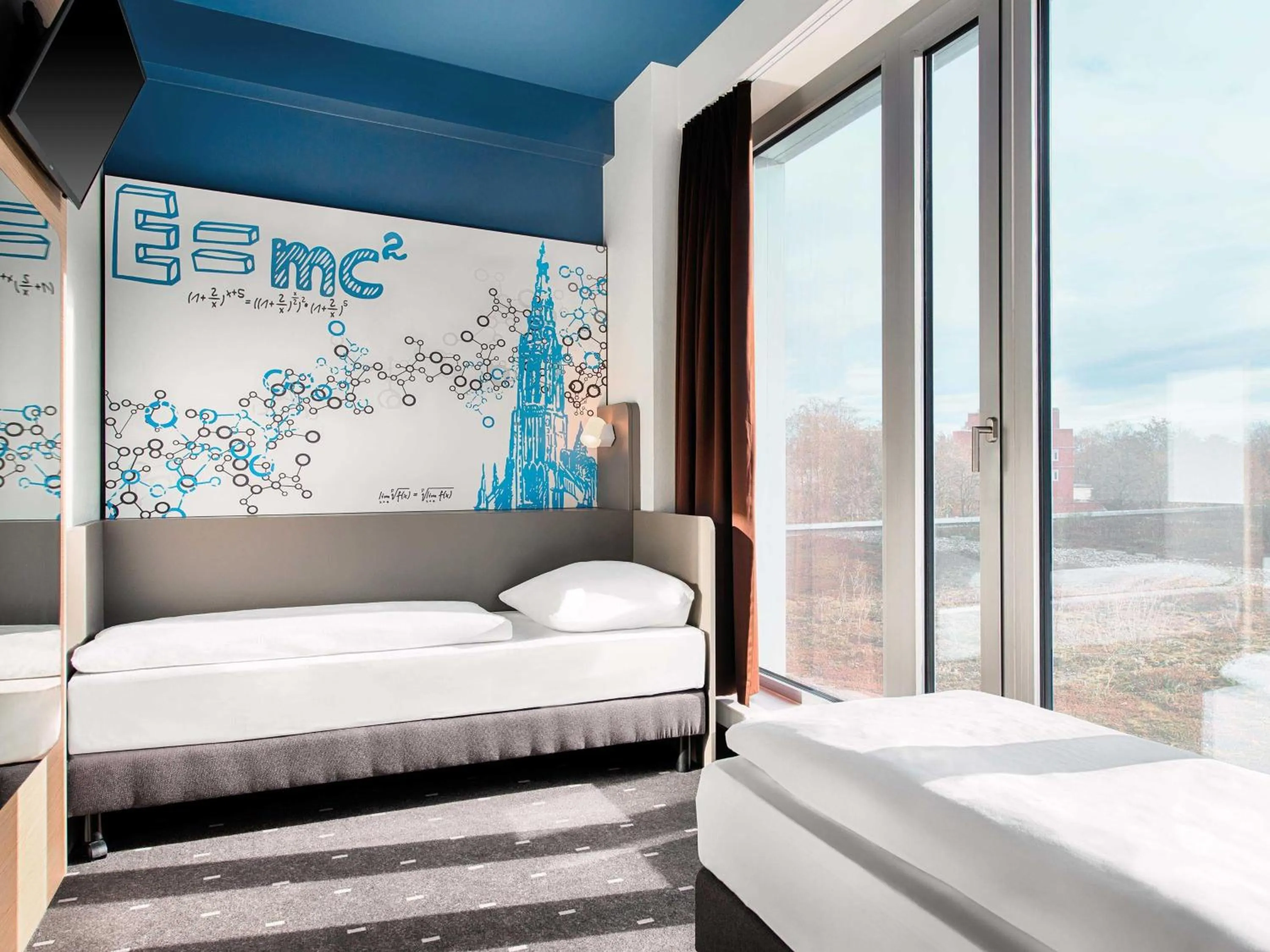 Bathroom, Bed in B&B Hotel Ulm