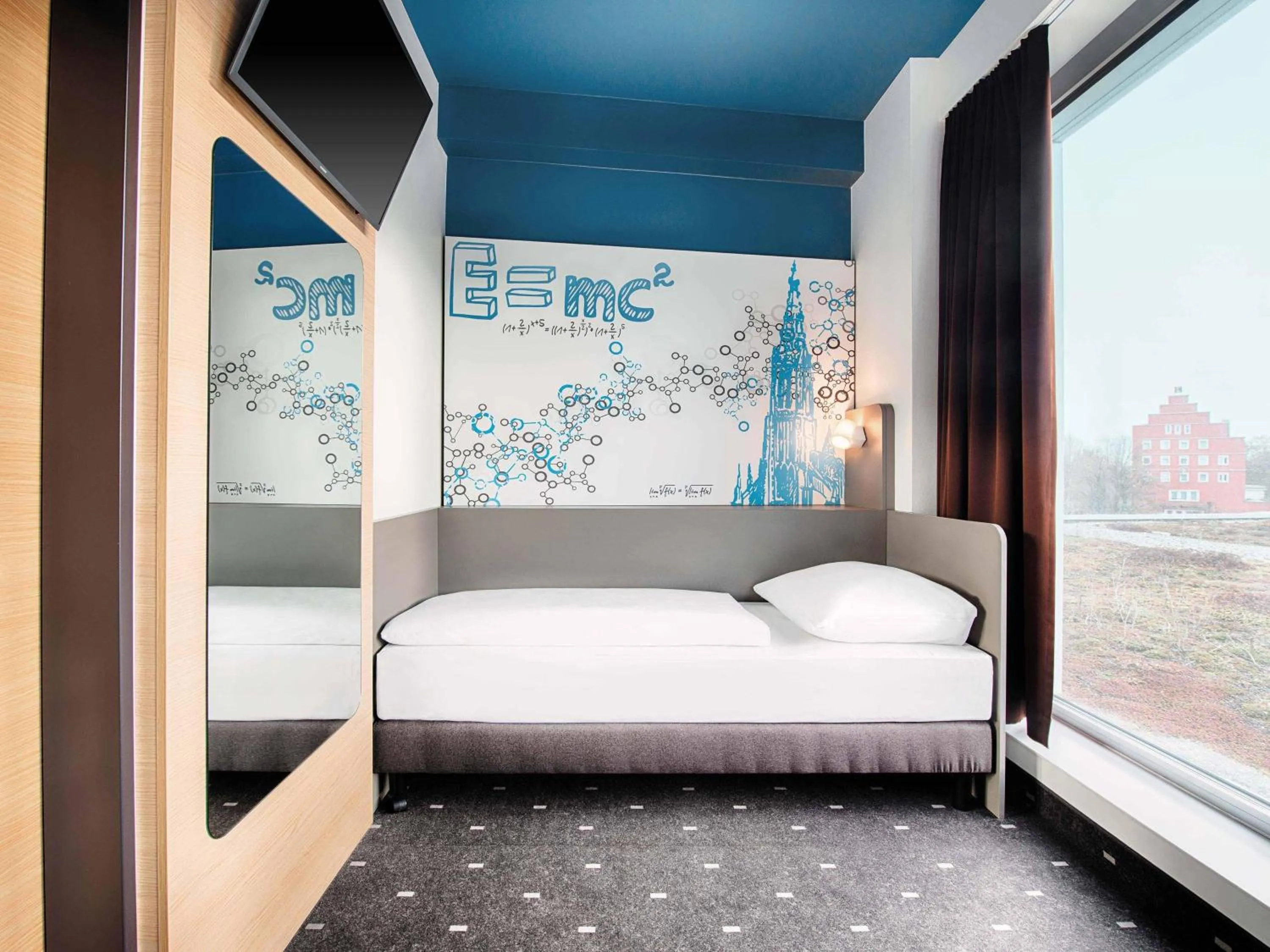 Photo of the whole room, Bed in B&B Hotel Ulm