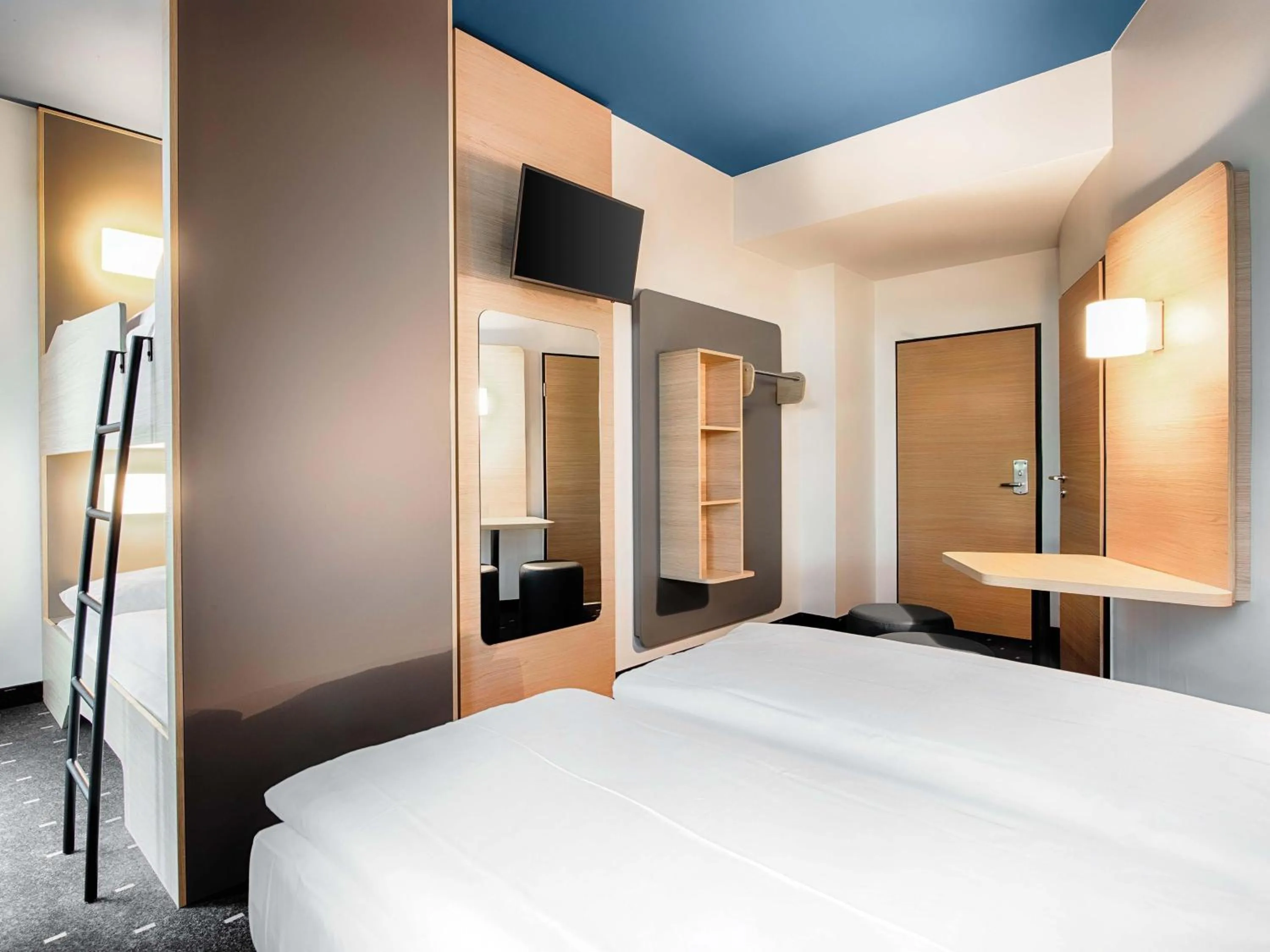 Bed in B&B Hotel Ulm