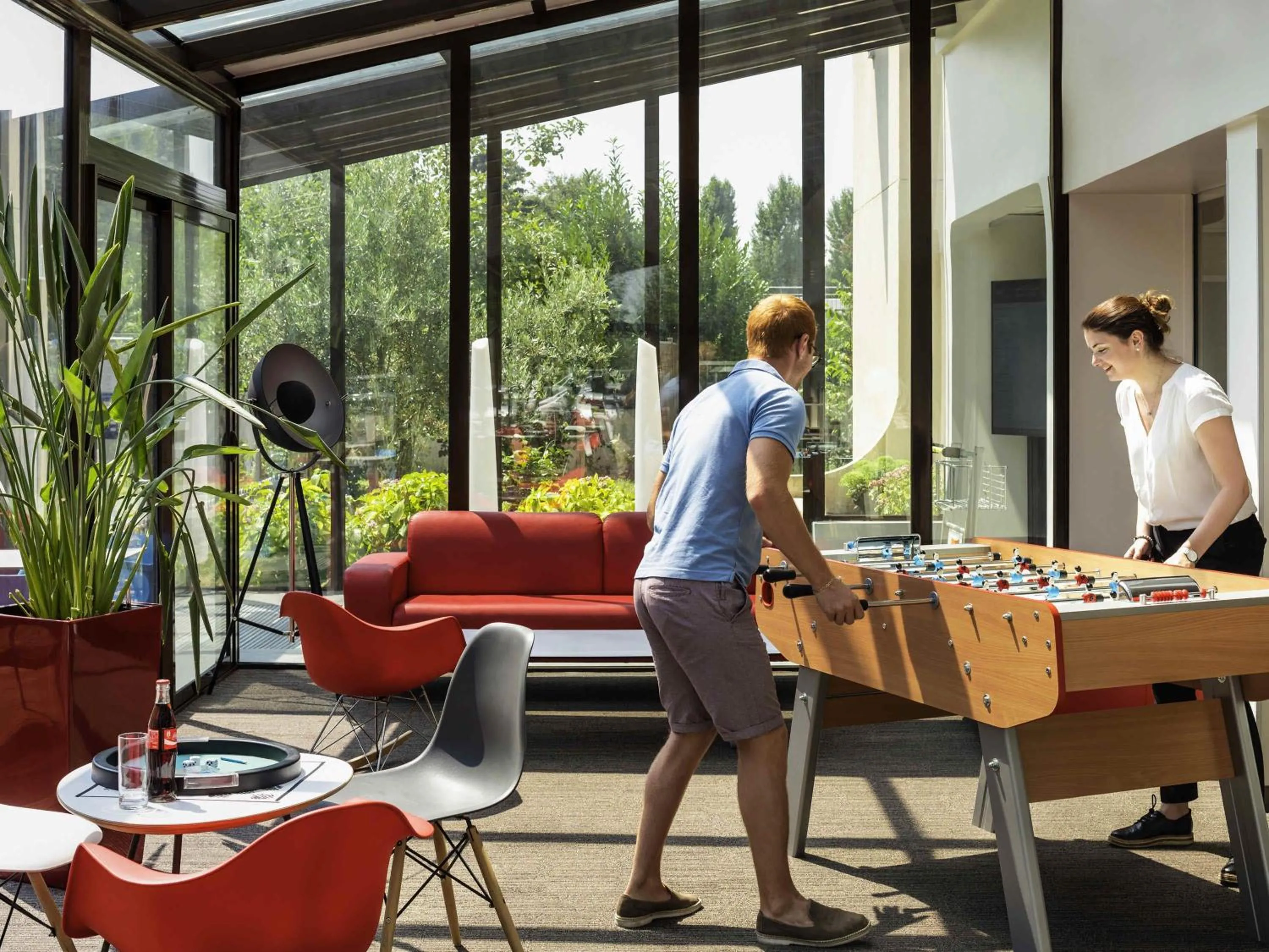 Lounge or bar in ibis Paris Marne la Vallee Emerainville