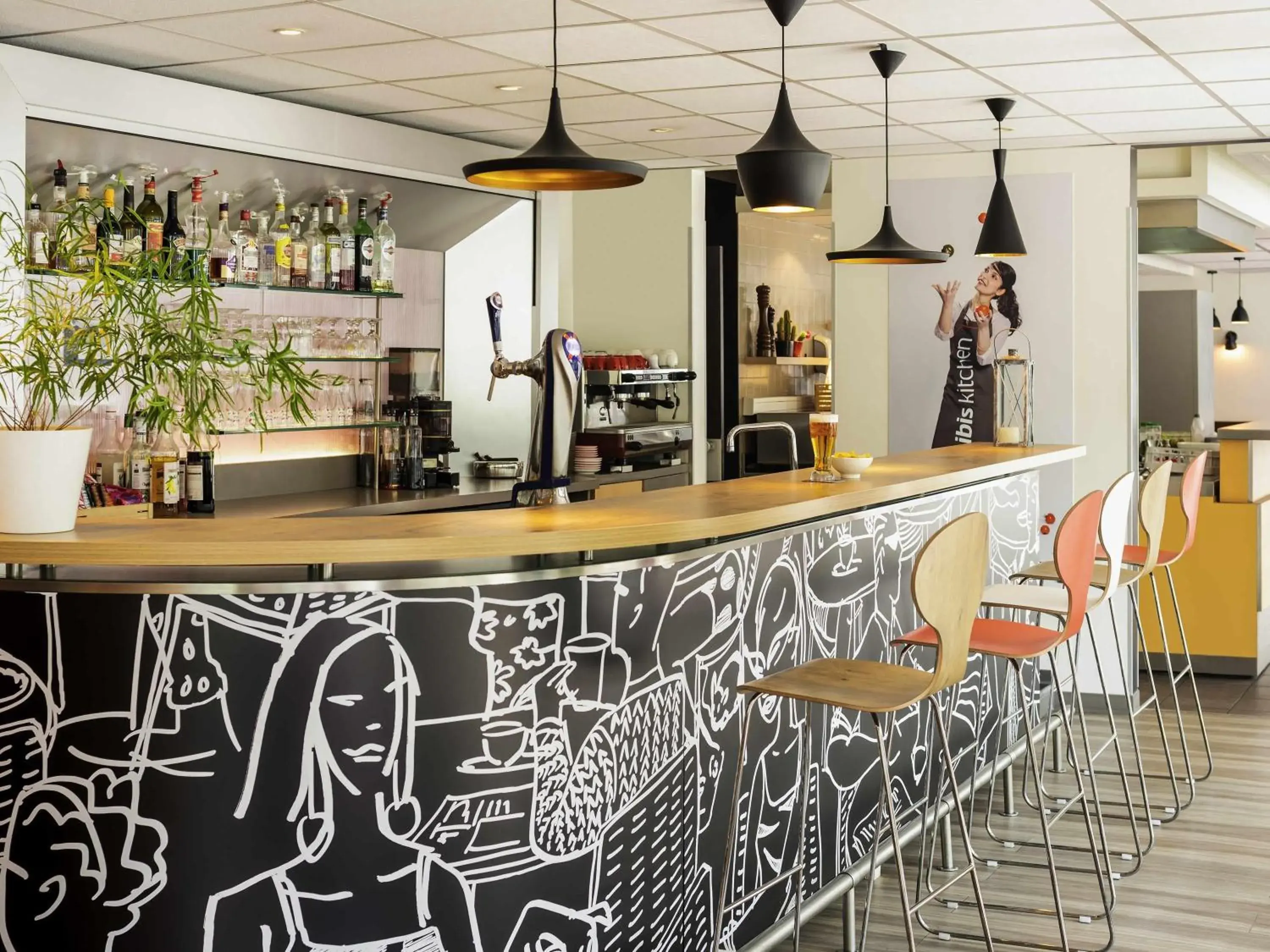 Lounge or bar in ibis Paris Marne la Vallee Emerainville Lounge or bar in ibis Paris Marne la Vallee Emerainville