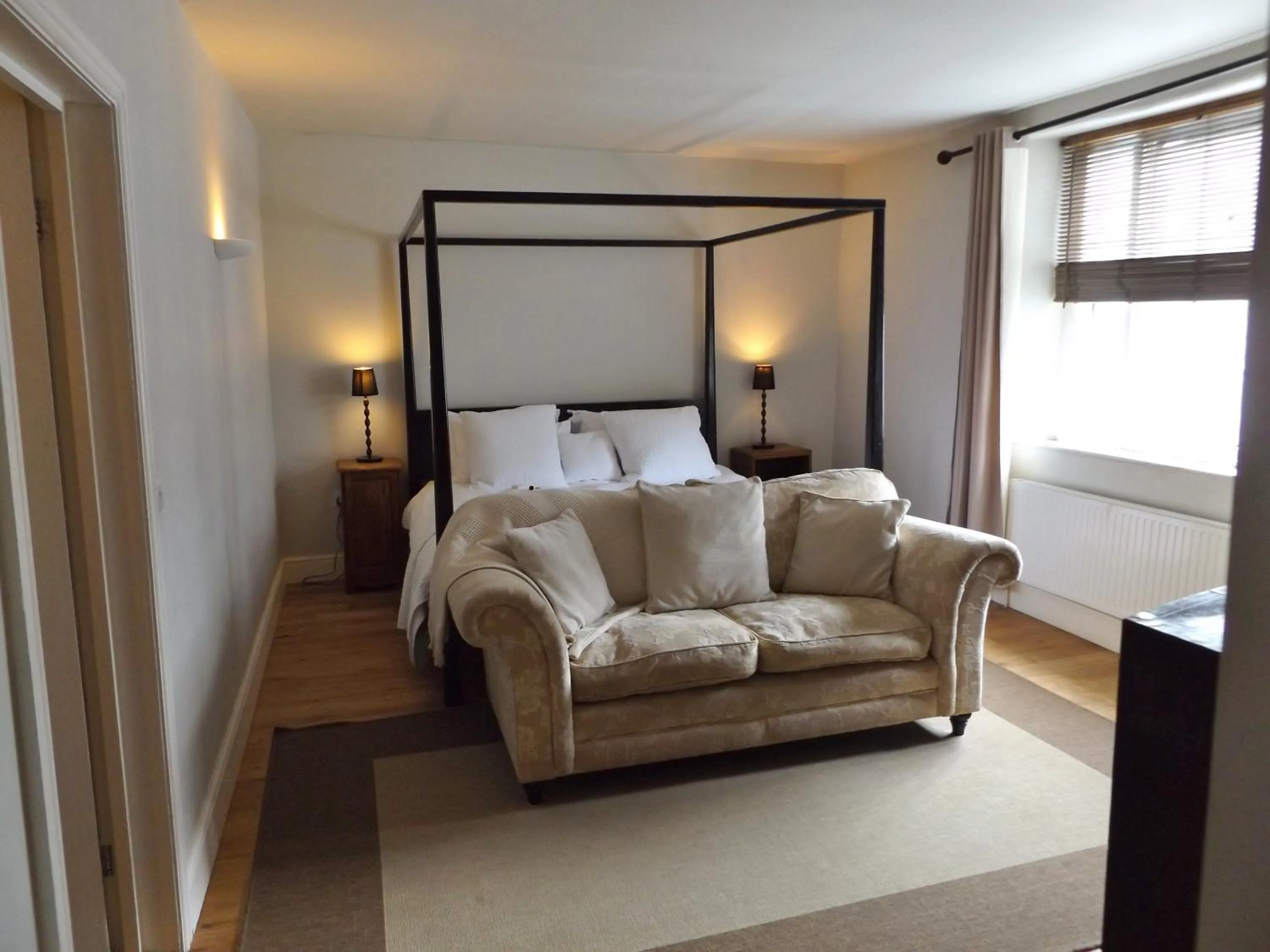 Bedroom, Bed in The Red Lion