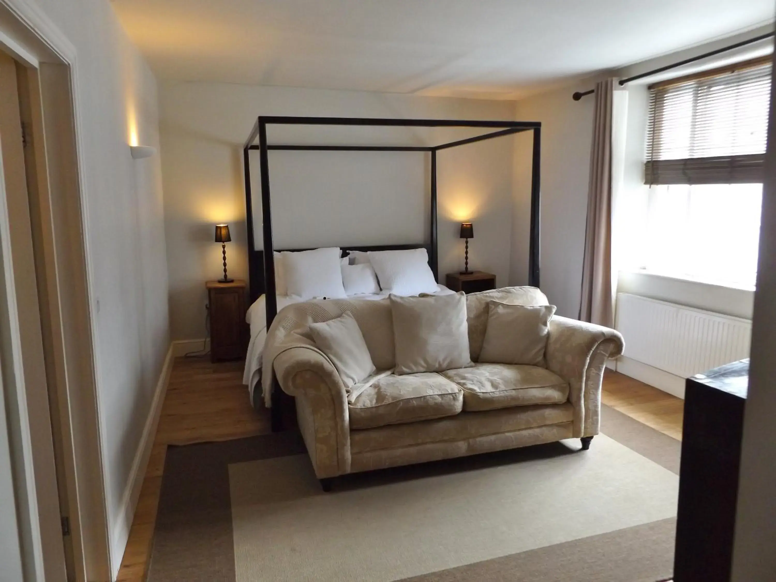 Bedroom, Bed in The Red Lion Bedroom, Bed in The Red Lion