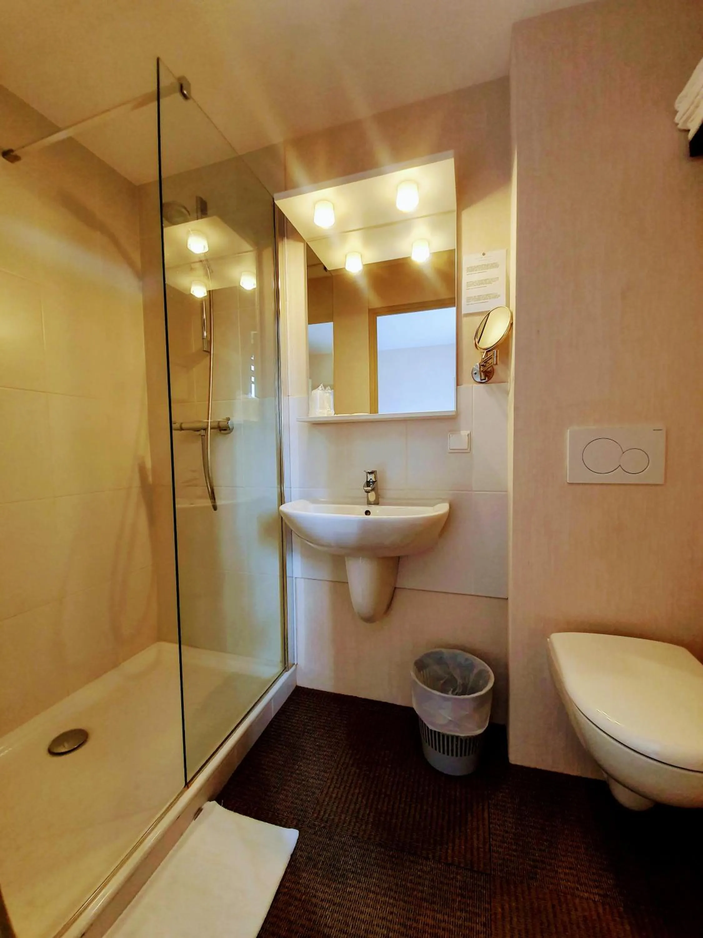 Bathroom in Le Toul' Broch