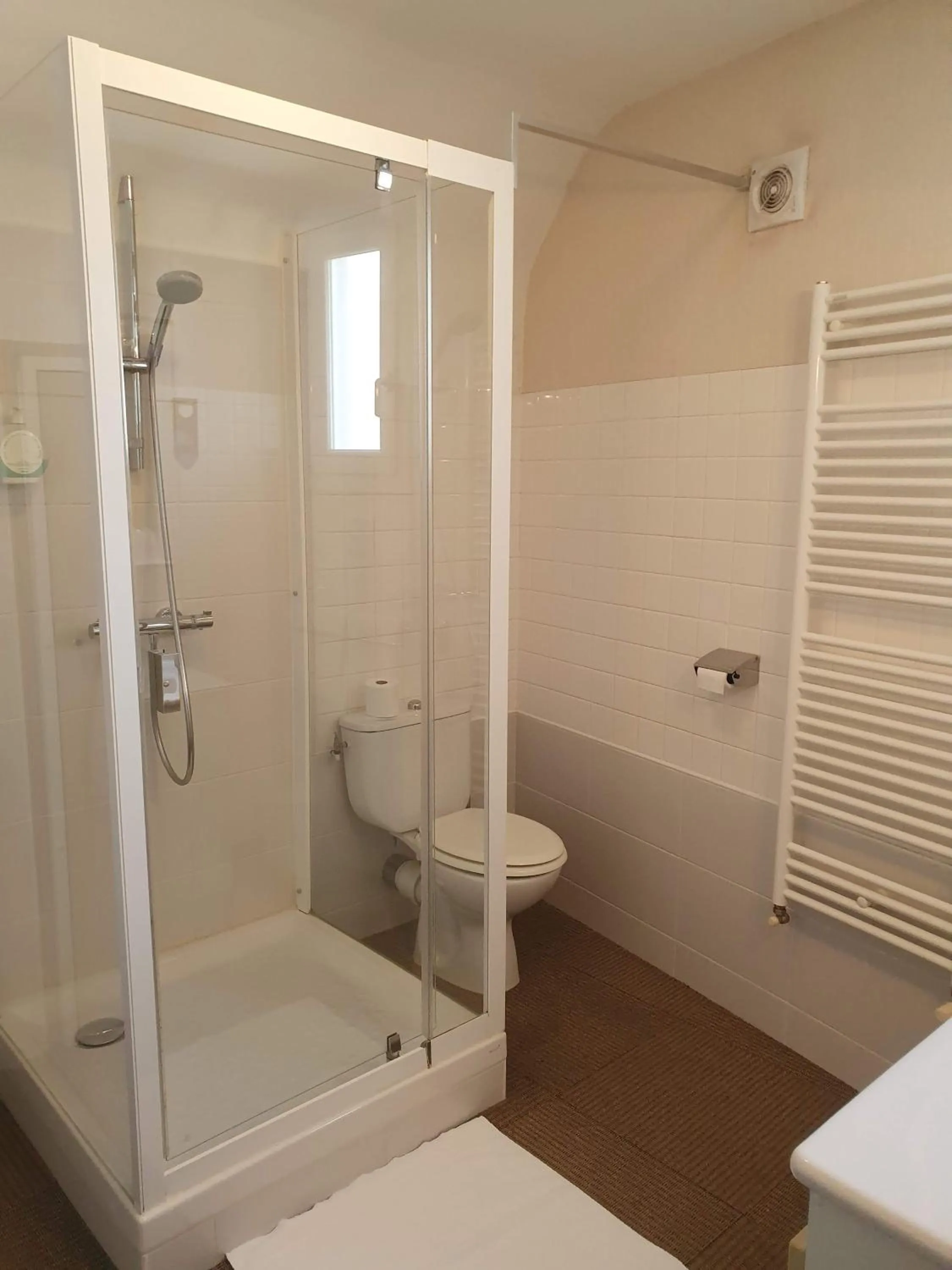 Bathroom in Le Toul' Broch