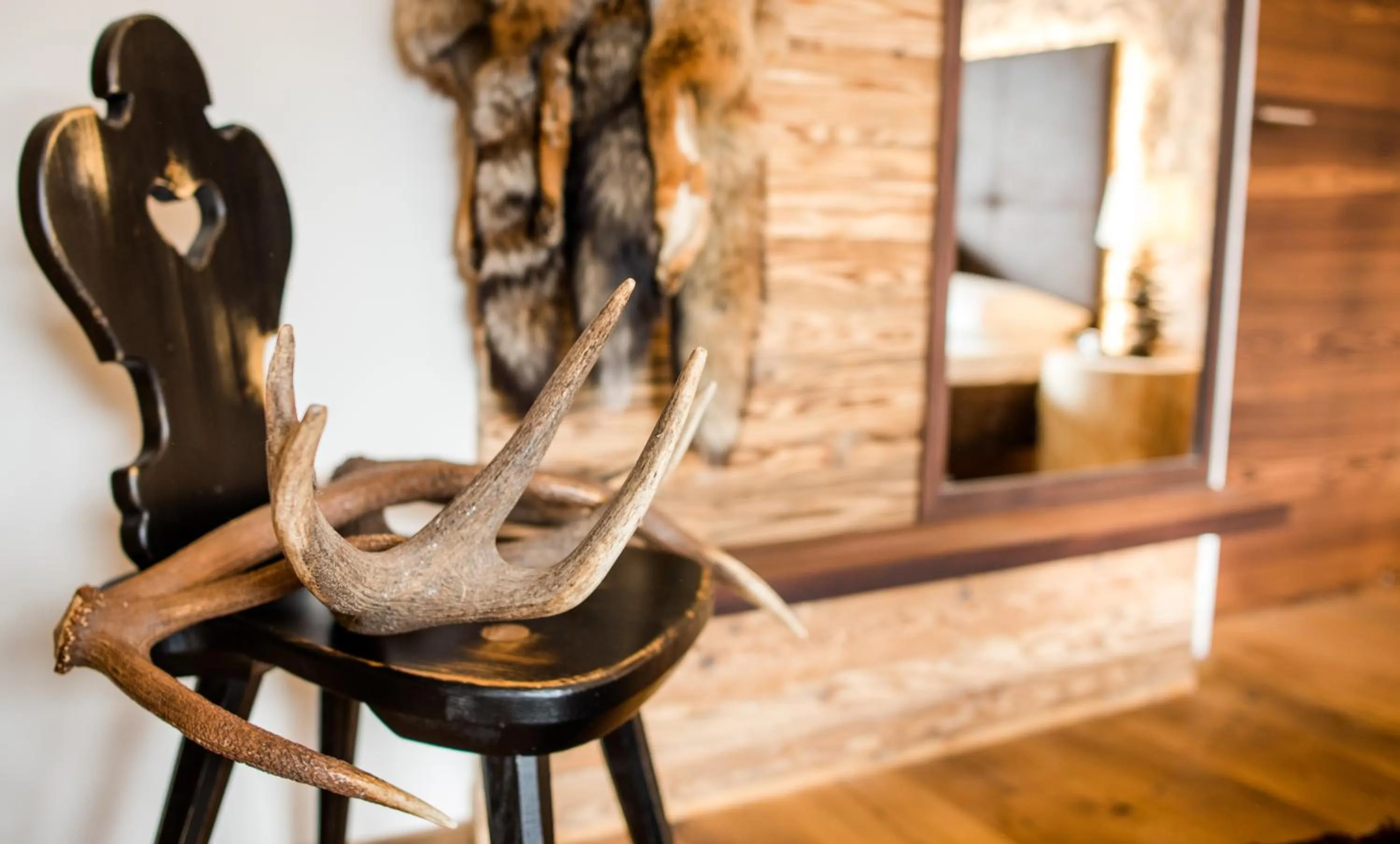 Decorative detail in Garni Residence Soraiser