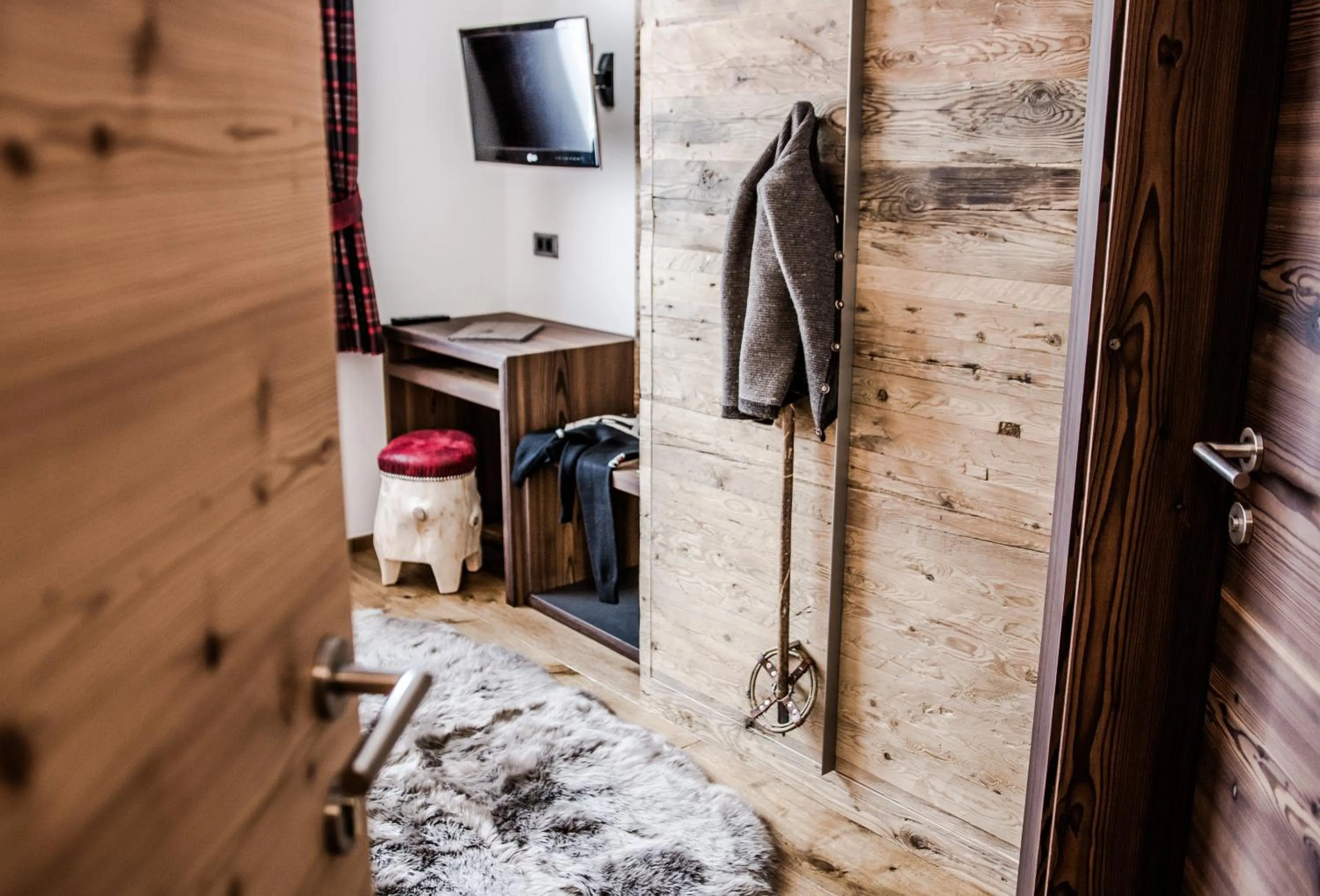 Decorative detail in Garni Residence Soraiser