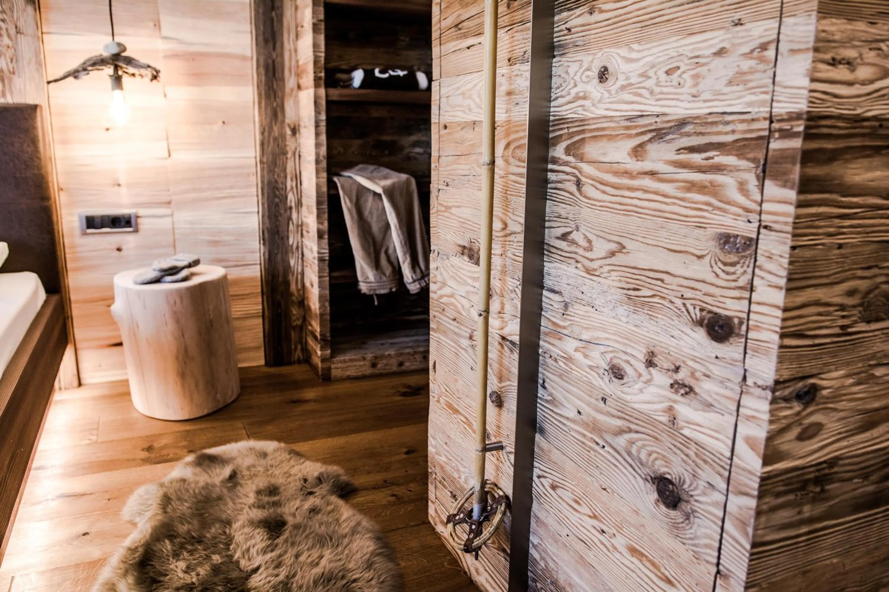 wardrobe in Garni Residence Soraiser