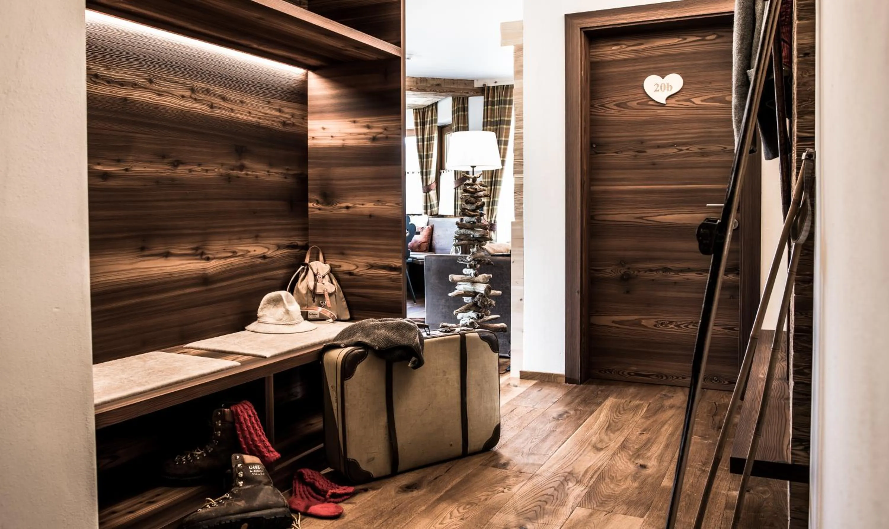 Decorative detail in Garni Residence Soraiser