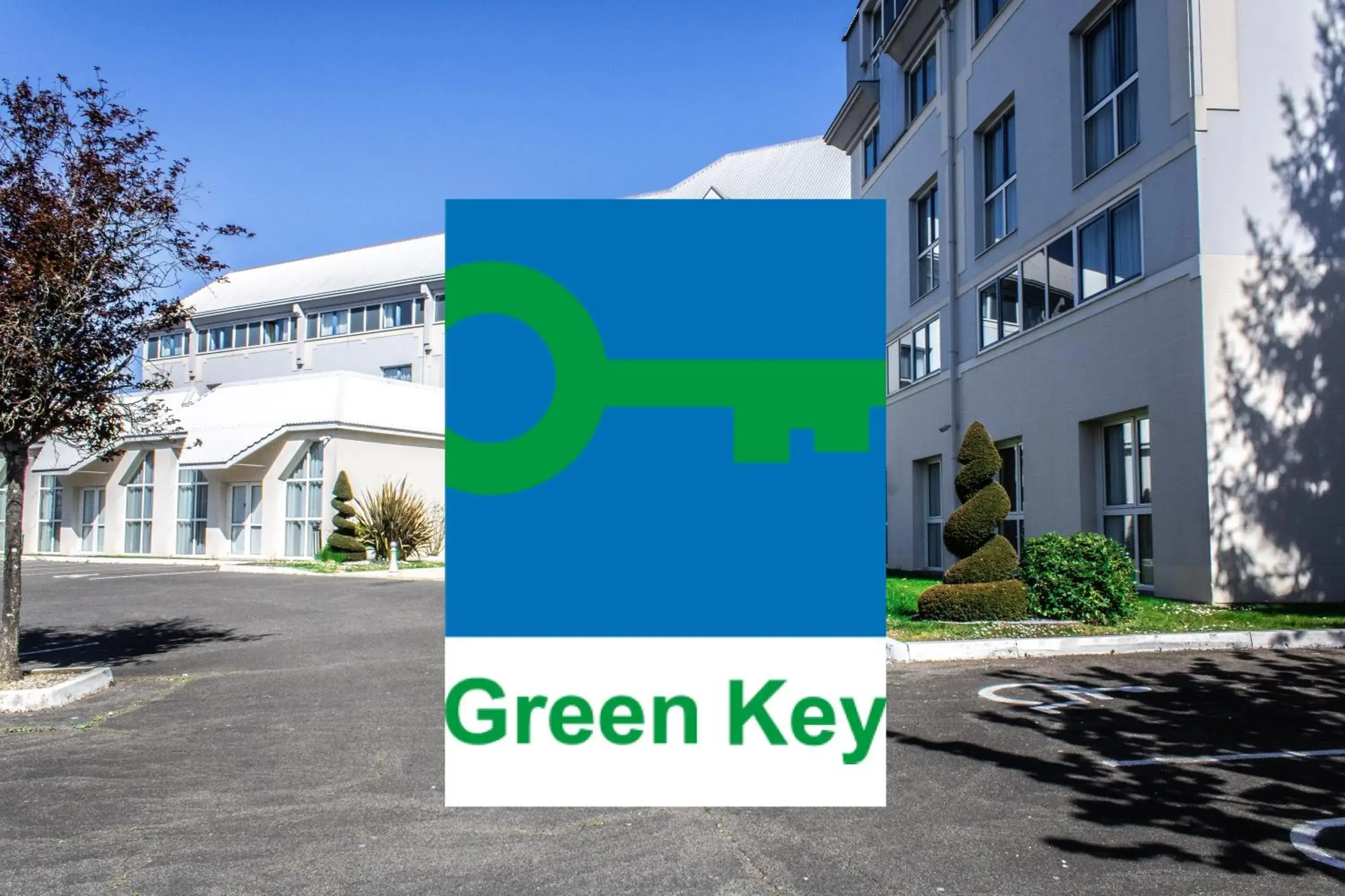 Property building in Mercure Tours Nord Property building in Mercure Tours Nord