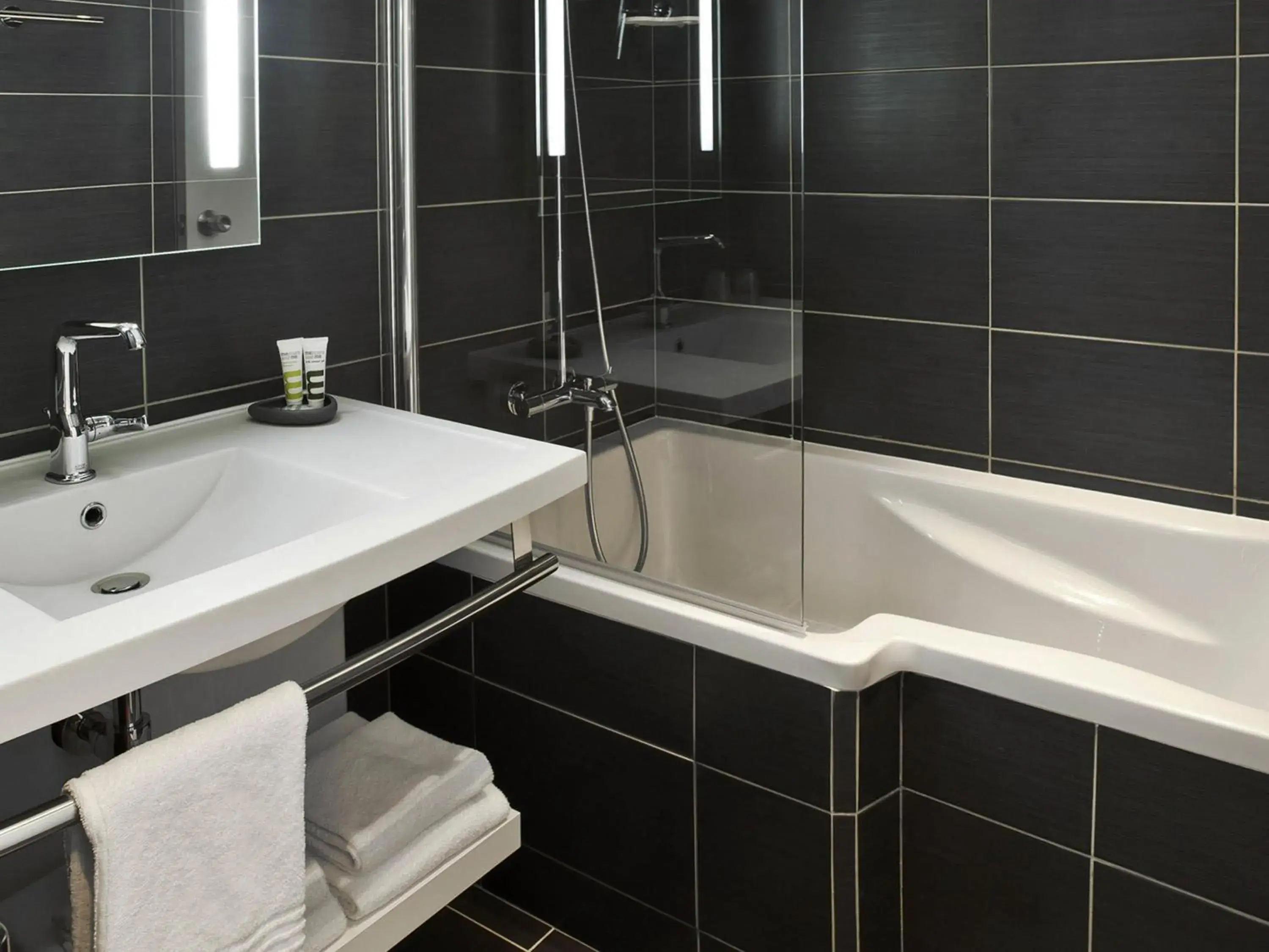 Bedroom in Mercure Tours Nord Bedroom in Mercure Tours Nord