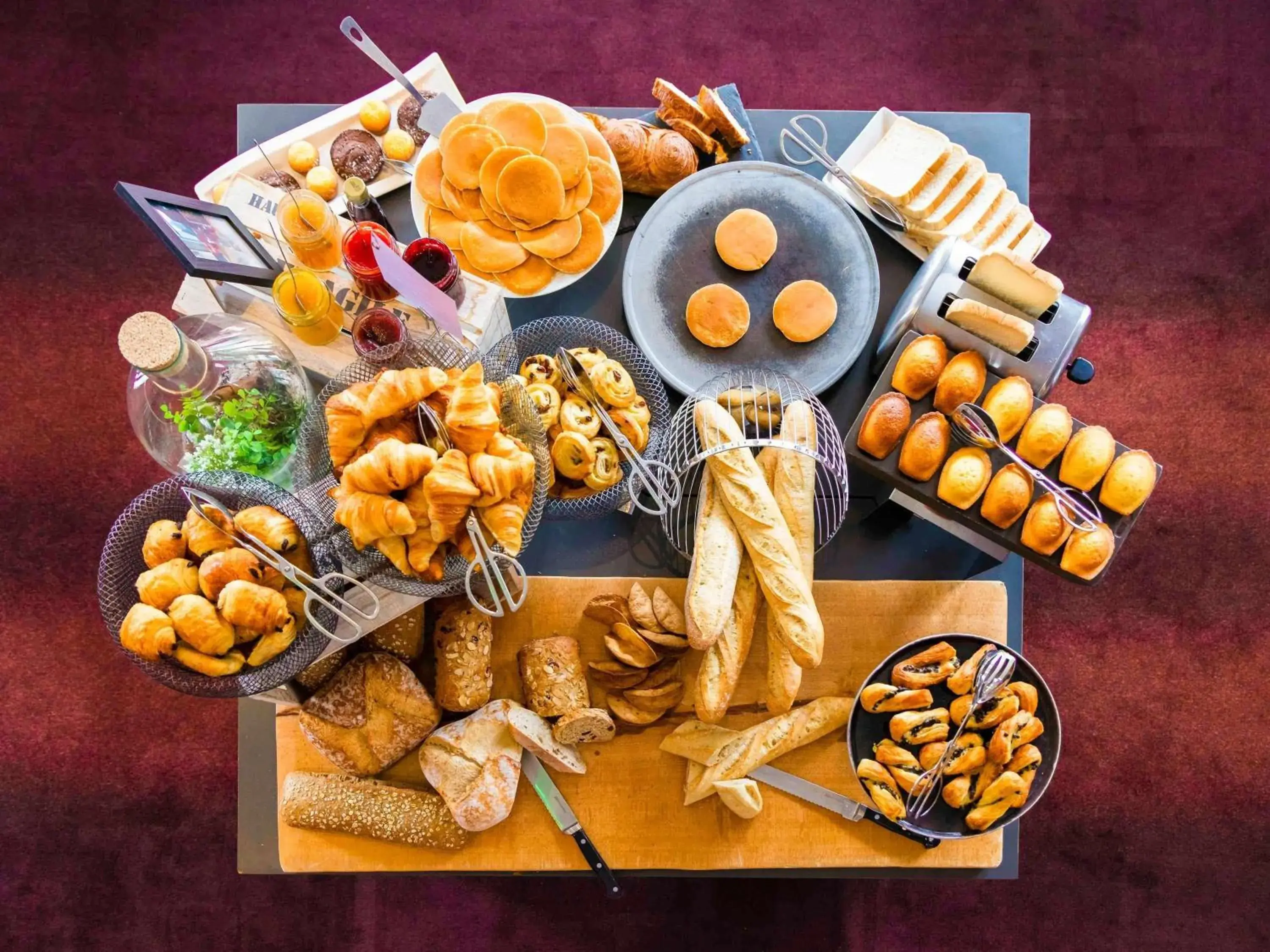 Property building in Mercure Tours Nord Property building in Mercure Tours Nord