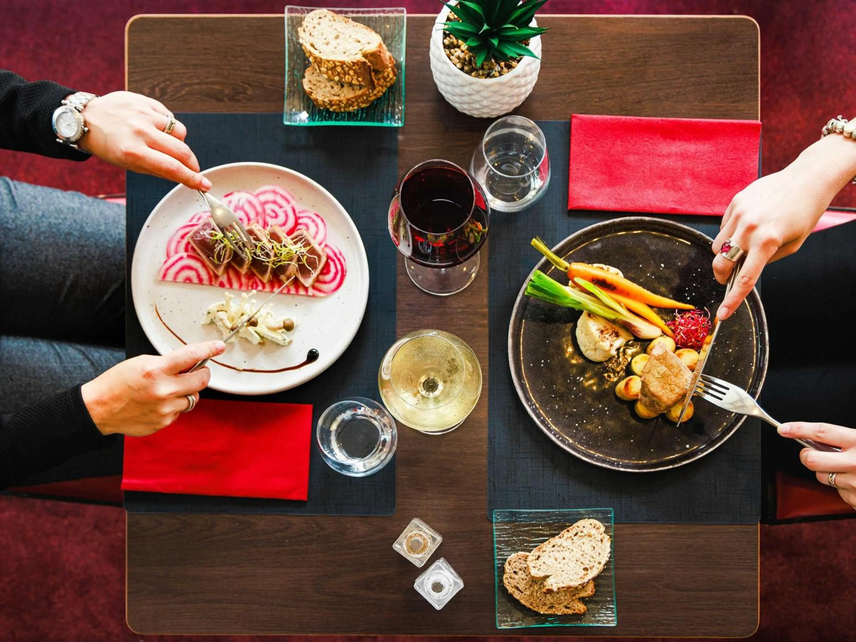 Restaurant/places to eat in Mercure Tours Nord