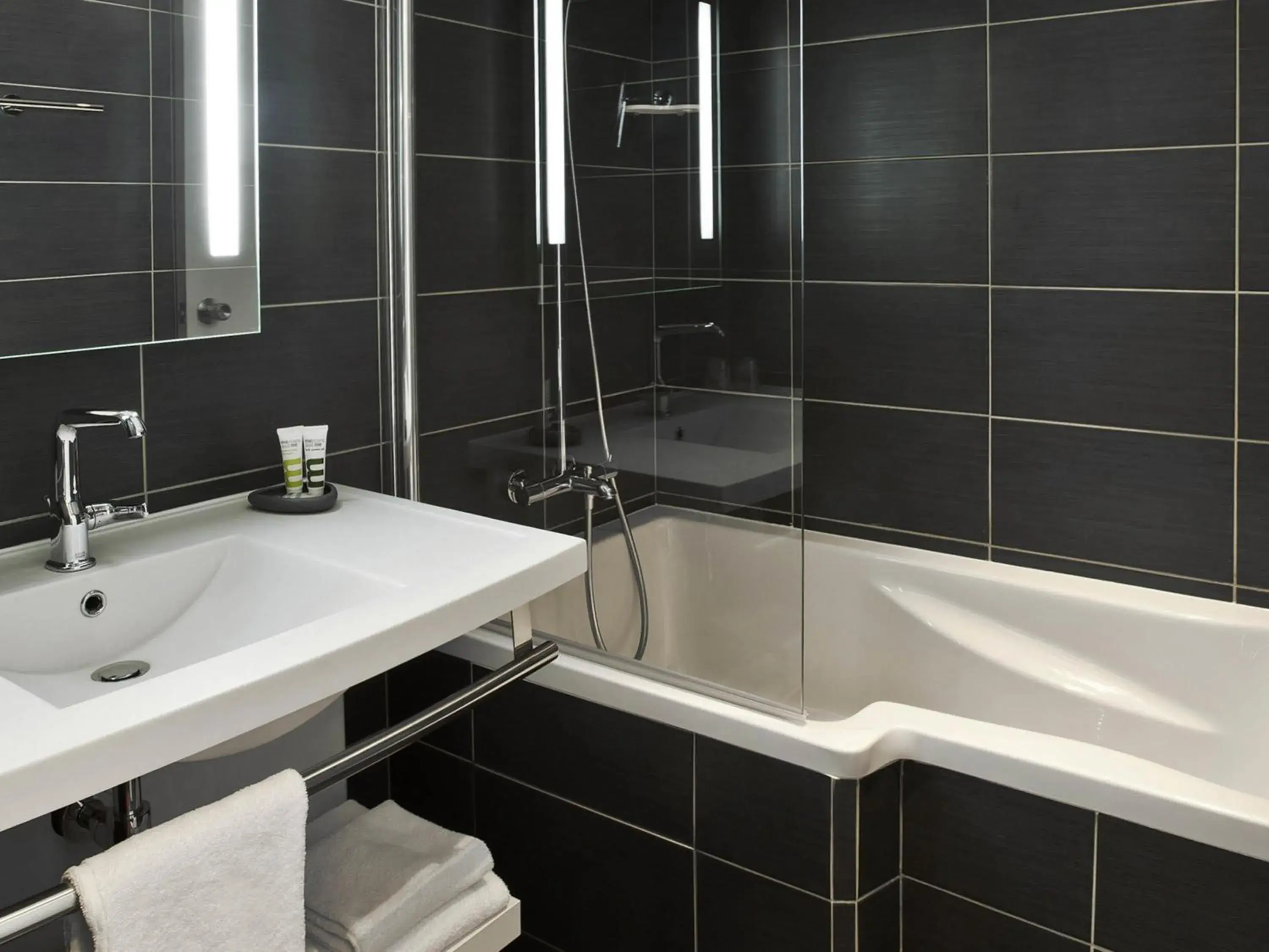 Bedroom in Mercure Tours Nord Bedroom in Mercure Tours Nord