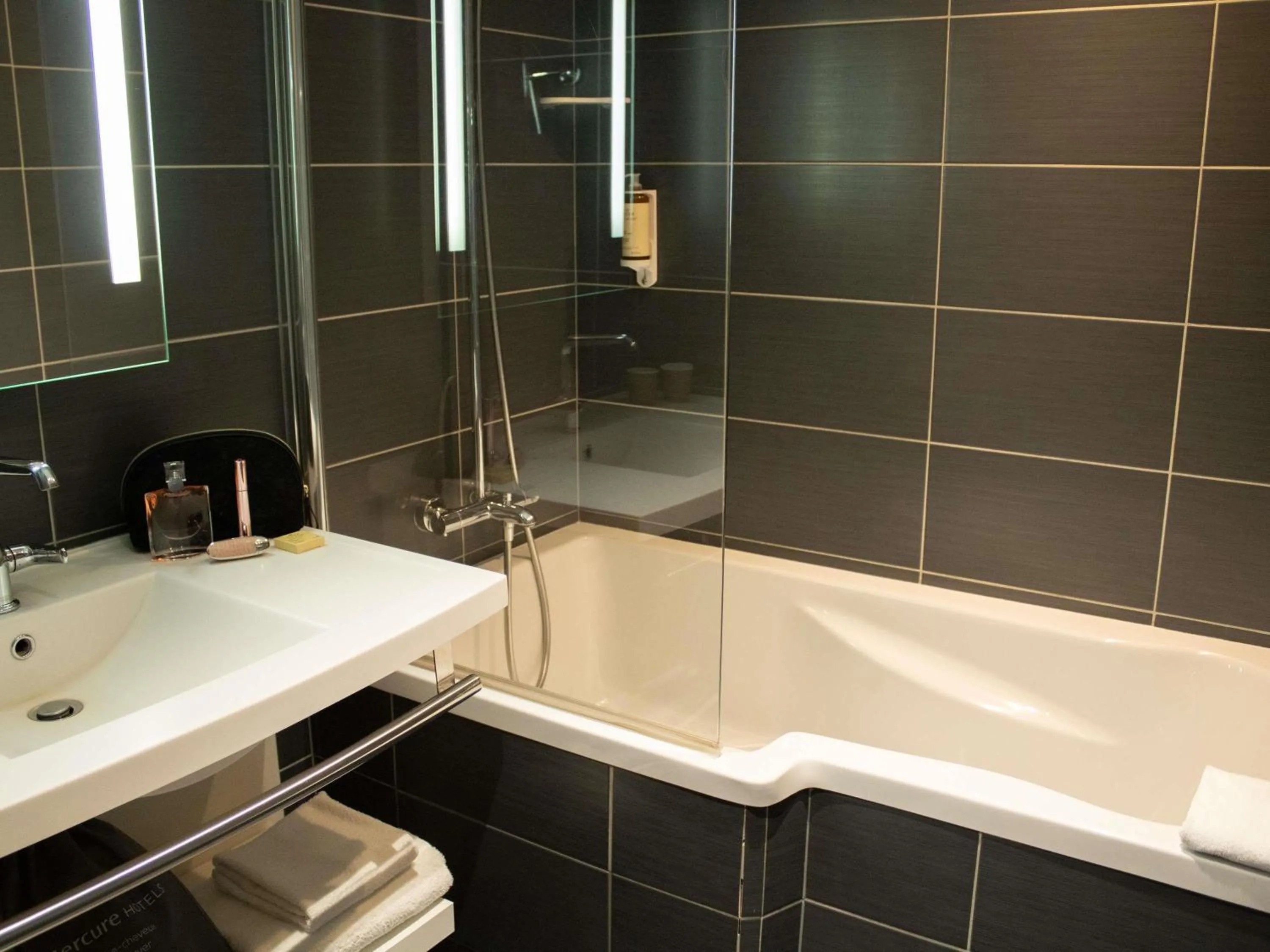 Bedroom in Mercure Tours Nord