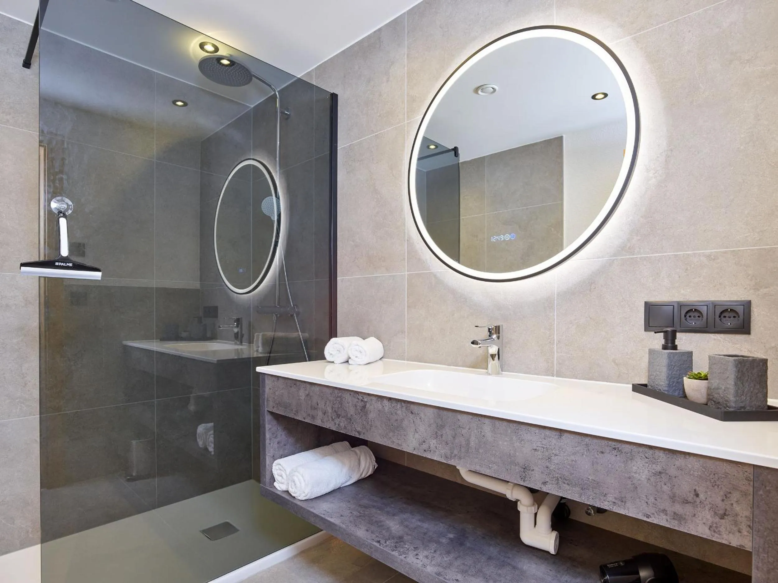 Shower in Hotel Alt Vent Tyrol