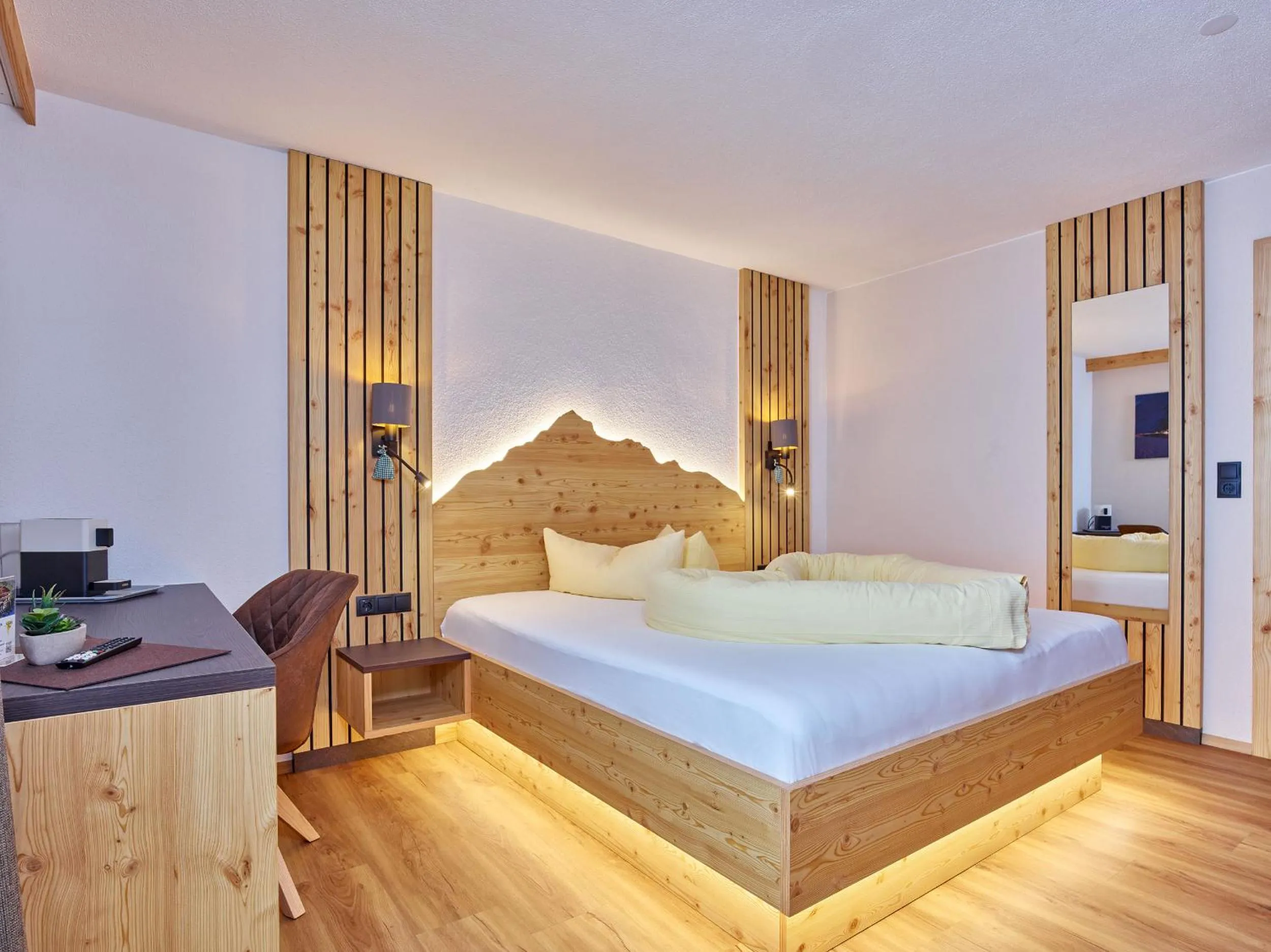 Bedroom, Bed in Hotel Alt Vent Tyrol