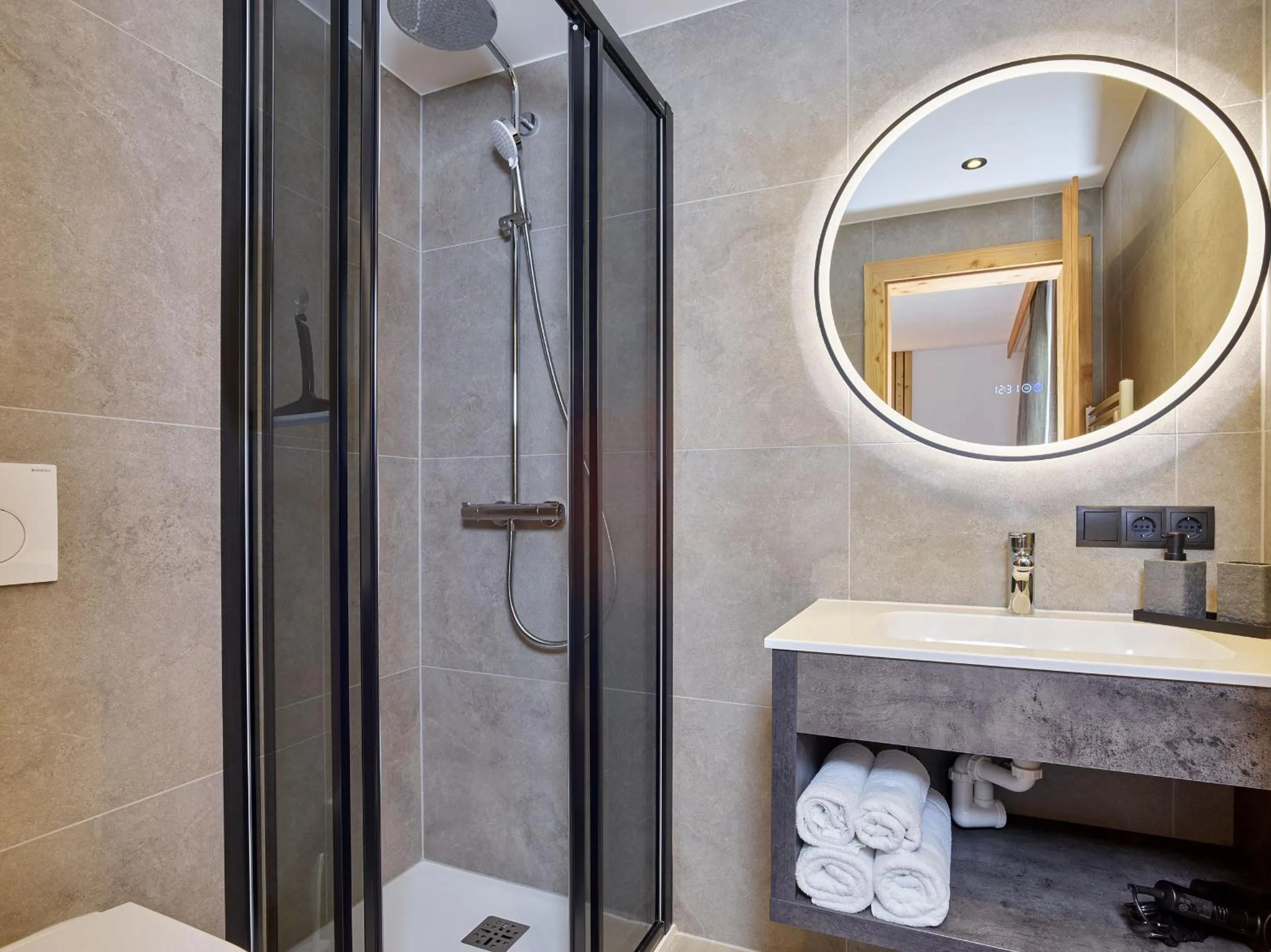 Shower in Hotel Alt Vent Tyrol