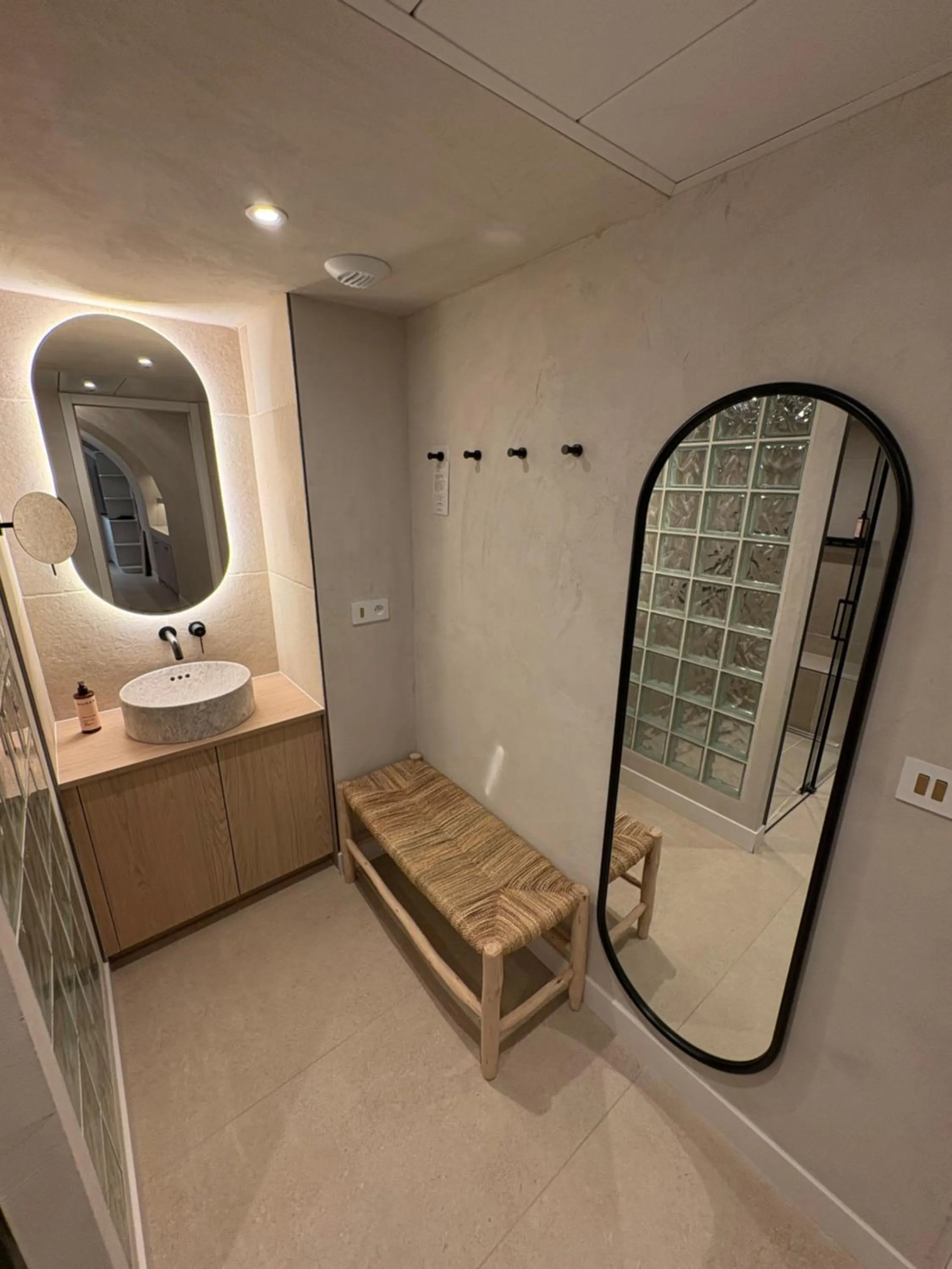 Bathroom in Mercure Nice Marché Aux Fleurs