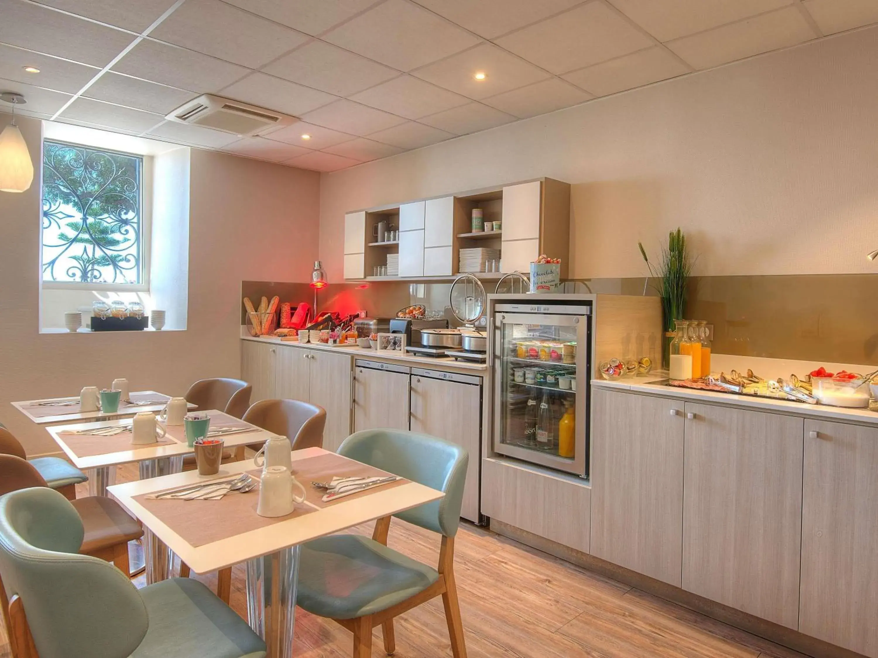 Property building in Mercure Nice Marché Aux Fleurs Property building in Mercure Nice Marché Aux Fleurs