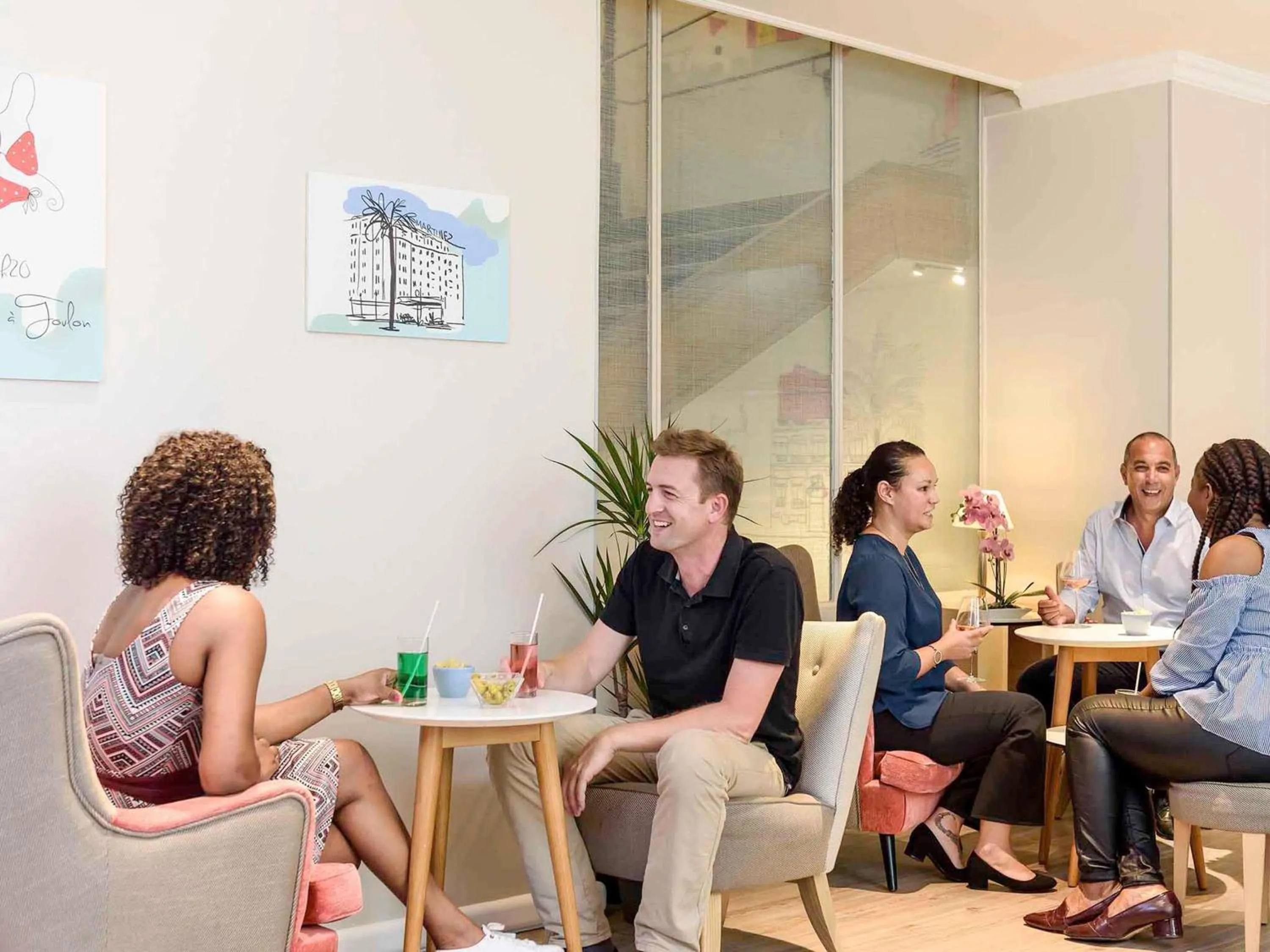 Lounge or bar in Mercure Nice Marché Aux Fleurs