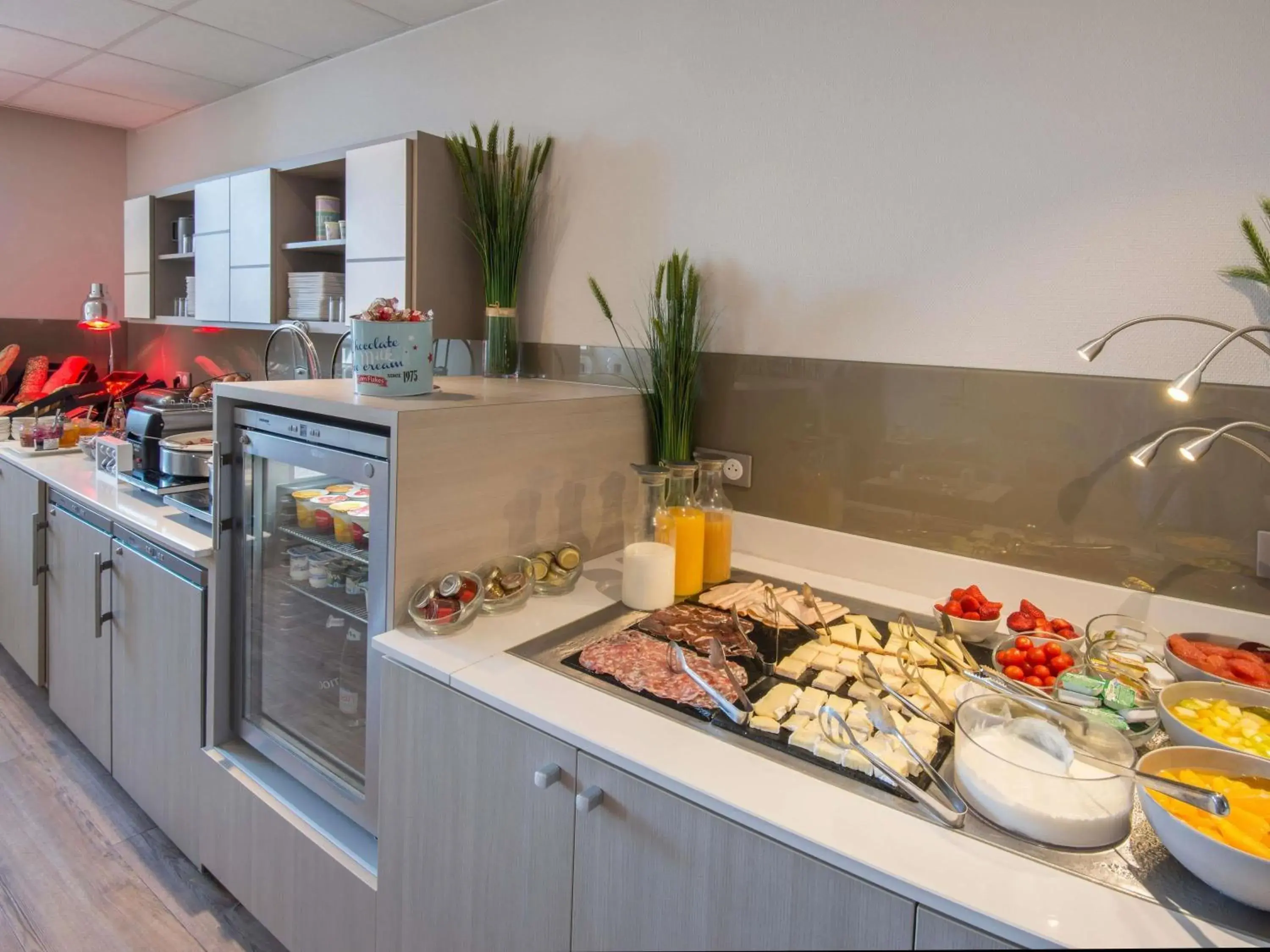 Property building in Mercure Nice Marché Aux Fleurs Property building in Mercure Nice Marché Aux Fleurs