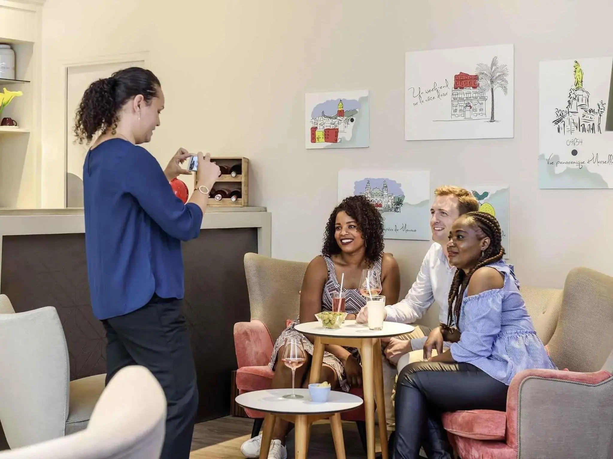 Lounge or bar in Mercure Nice Marché Aux Fleurs Lounge or bar in Mercure Nice Marché Aux Fleurs