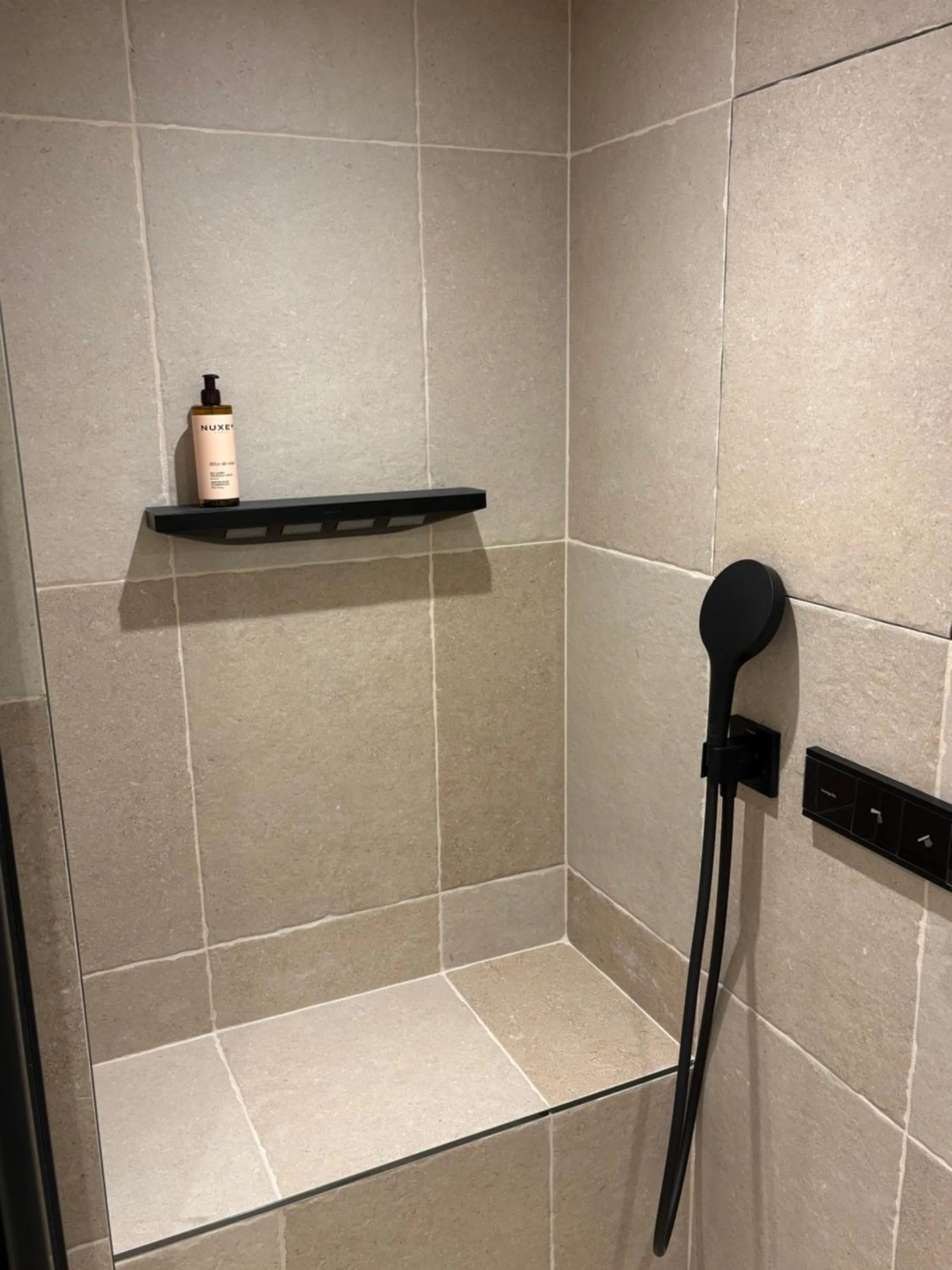 Shower in Mercure Nice Marché Aux Fleurs