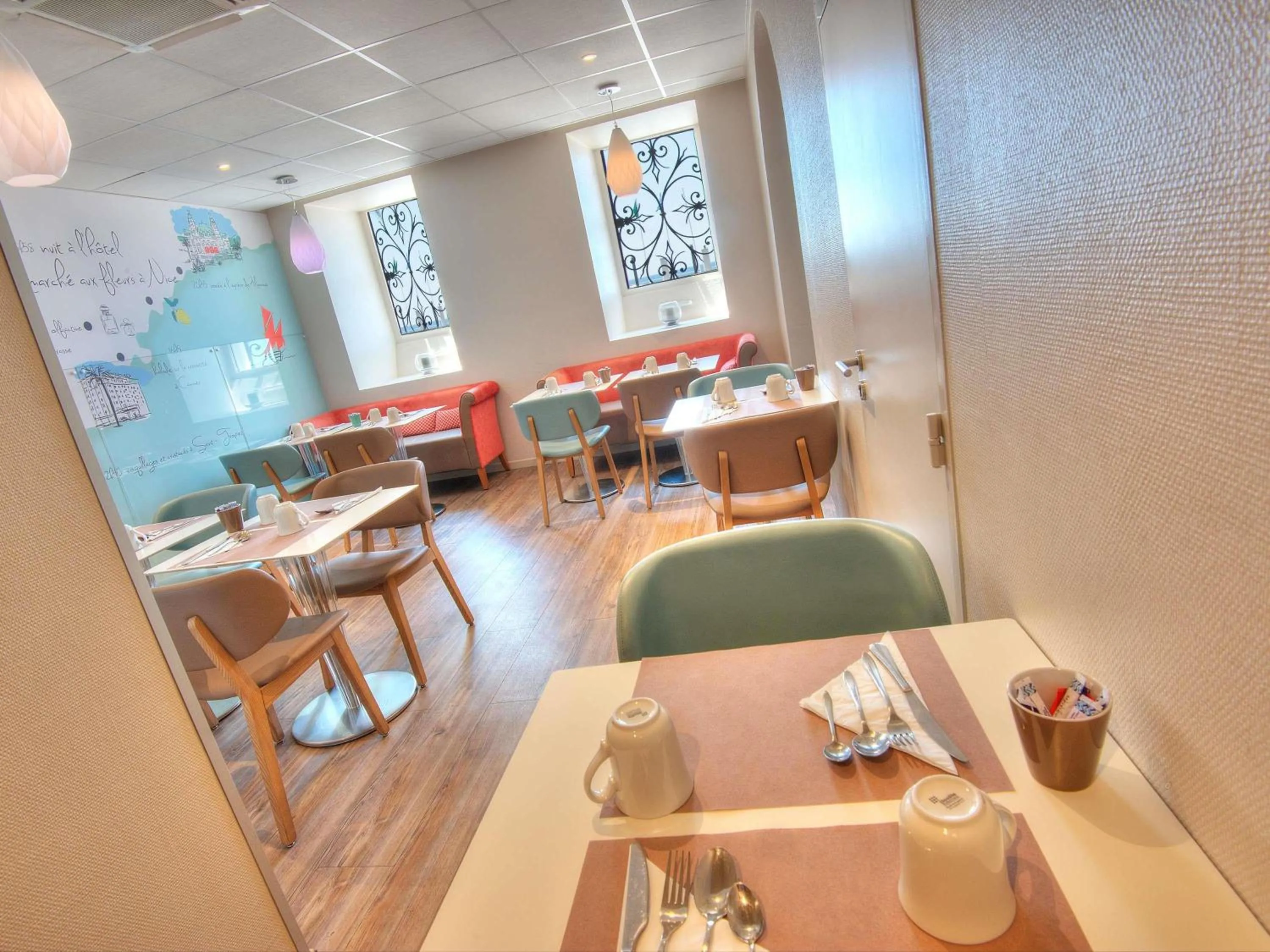 Breakfast in Mercure Nice Marché Aux Fleurs