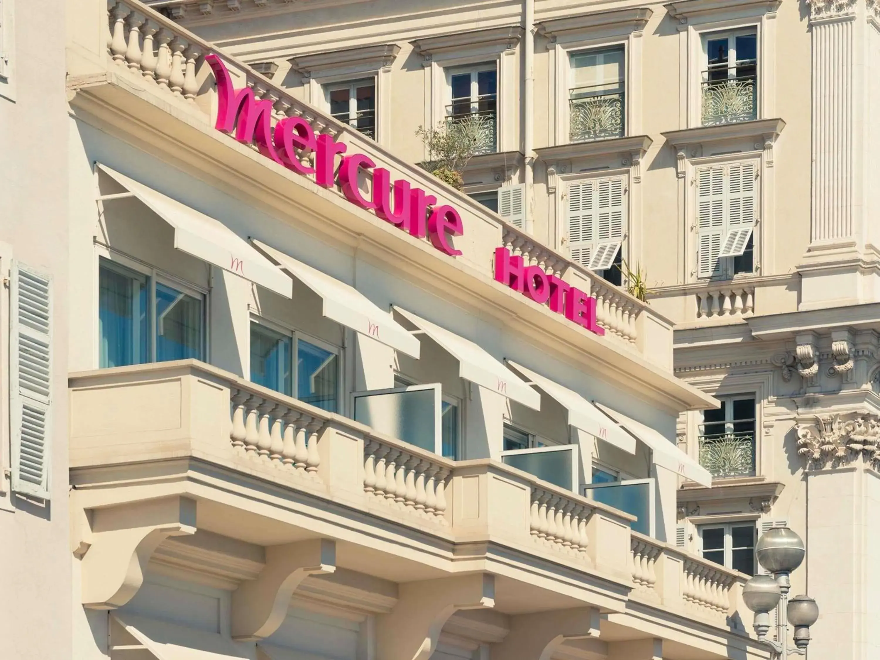 Property building in Mercure Nice Marché Aux Fleurs Property building in Mercure Nice Marché Aux Fleurs