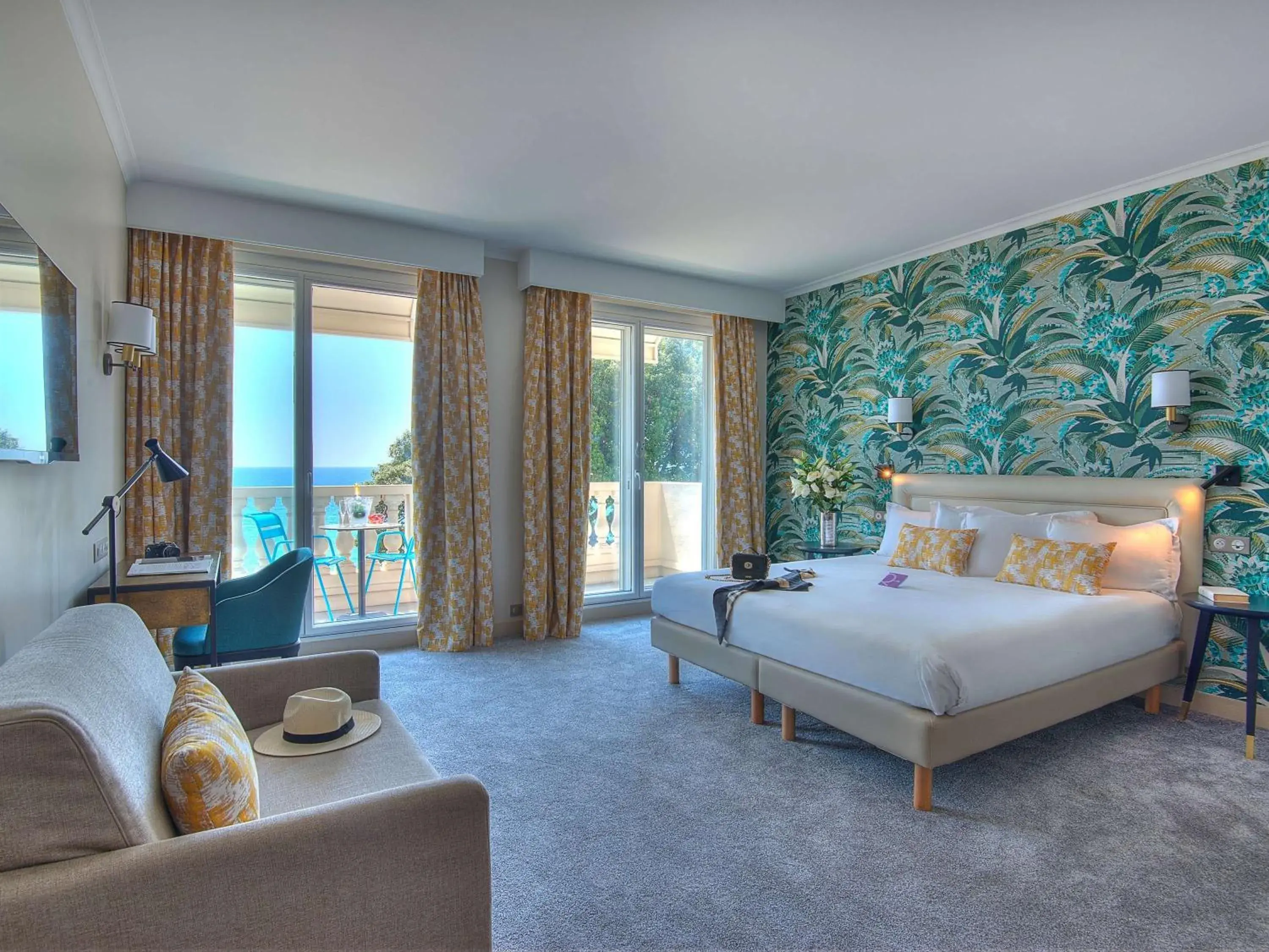 Deluxe Double Room with Balcony - Oceanfront in Mercure Nice Marché Aux Fleurs Deluxe Double Room with Balcony - Oceanfront in Mercure Nice Marché Aux Fleurs