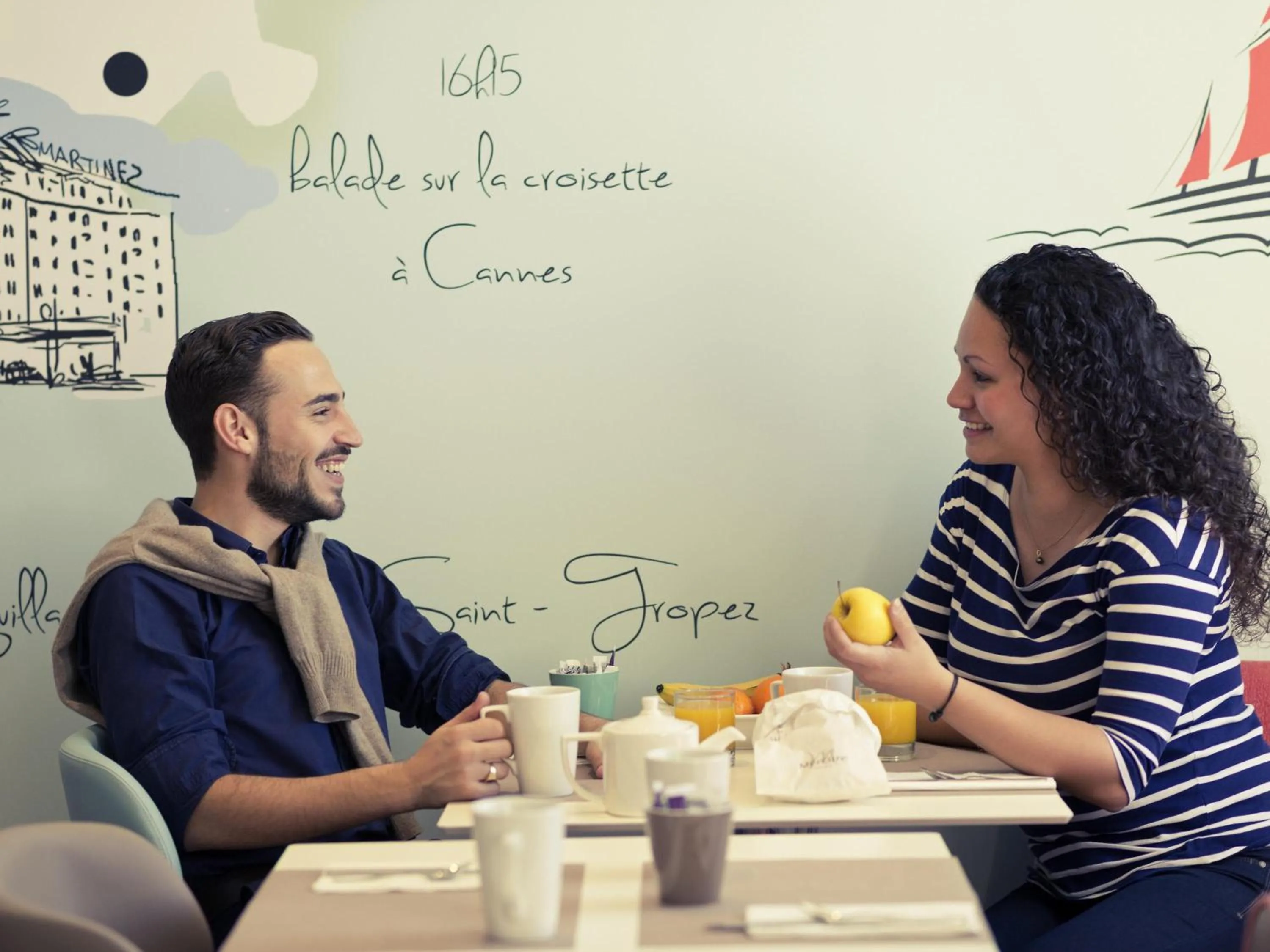 Lounge or bar in Mercure Nice Marché Aux Fleurs