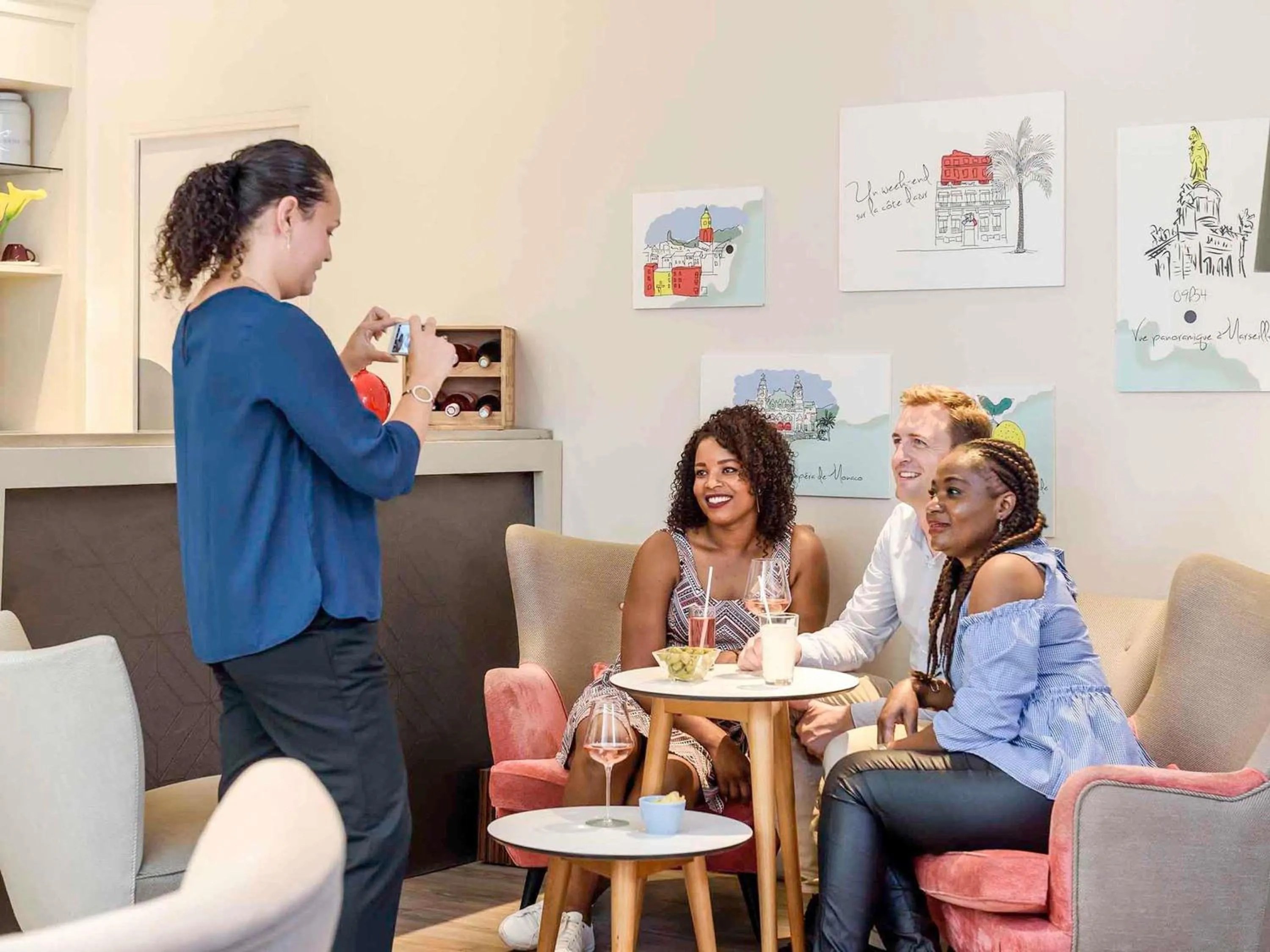Lounge or bar in Mercure Nice Marché Aux Fleurs