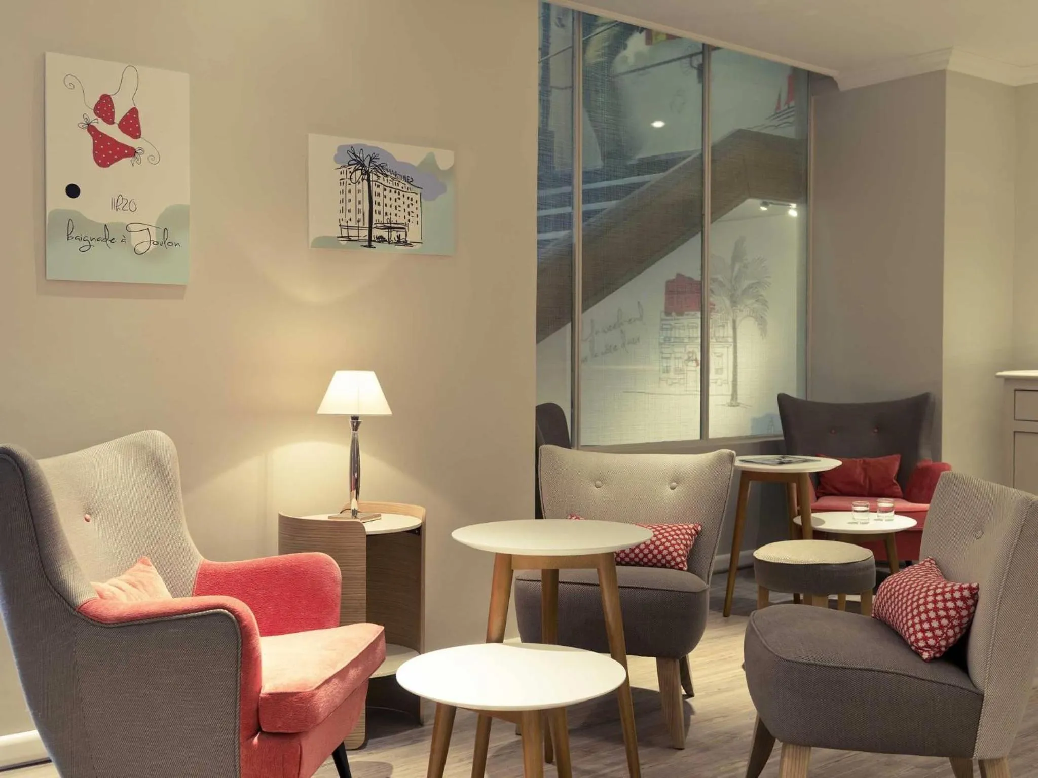 Lounge or bar in Mercure Nice Marché Aux Fleurs