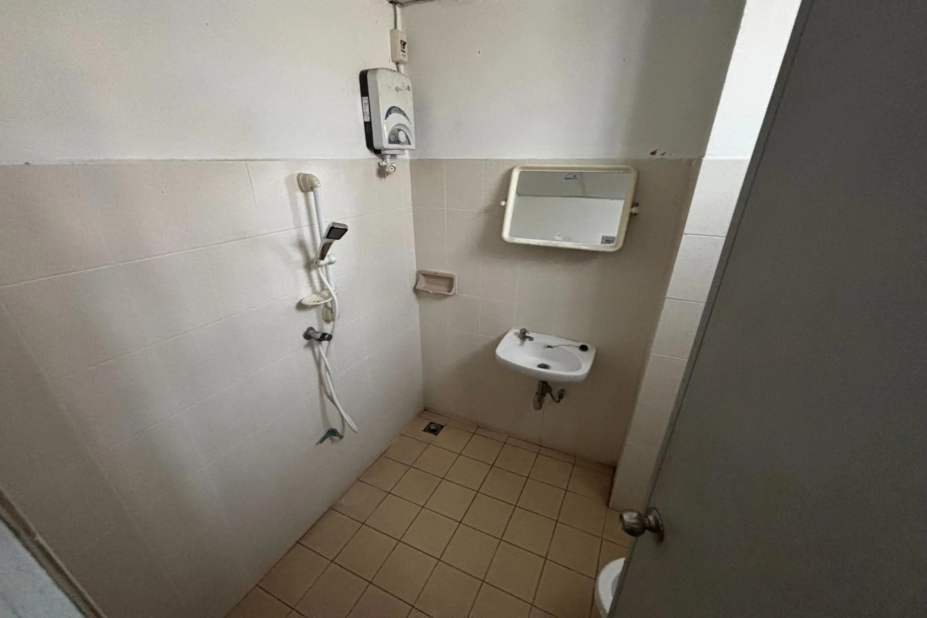 Bathroom in OYO 457 Panasan Villa